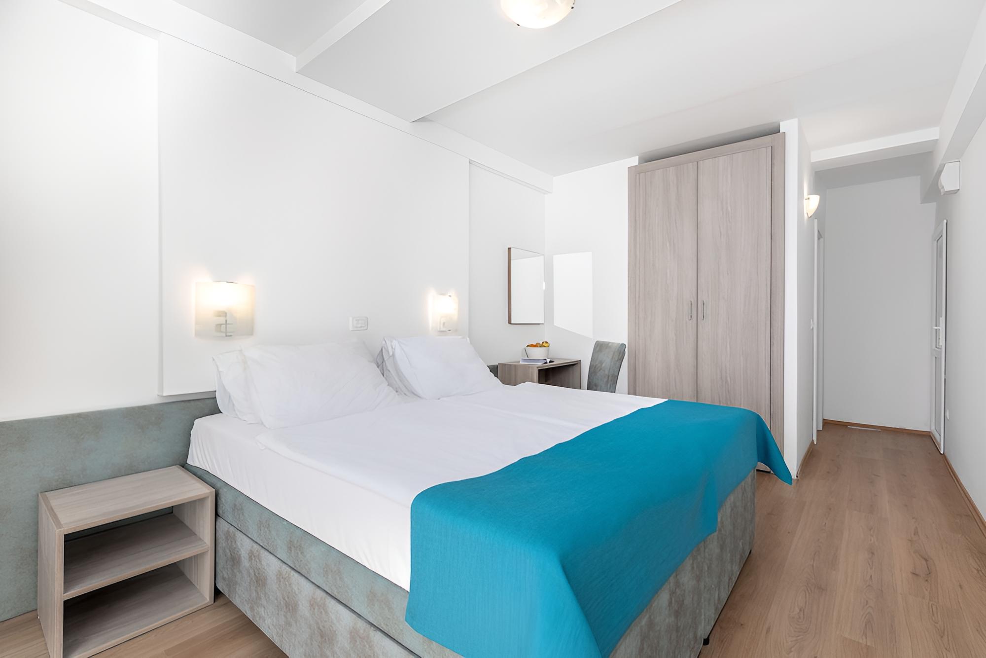 Twin Room, Balcony, Partial Sea View