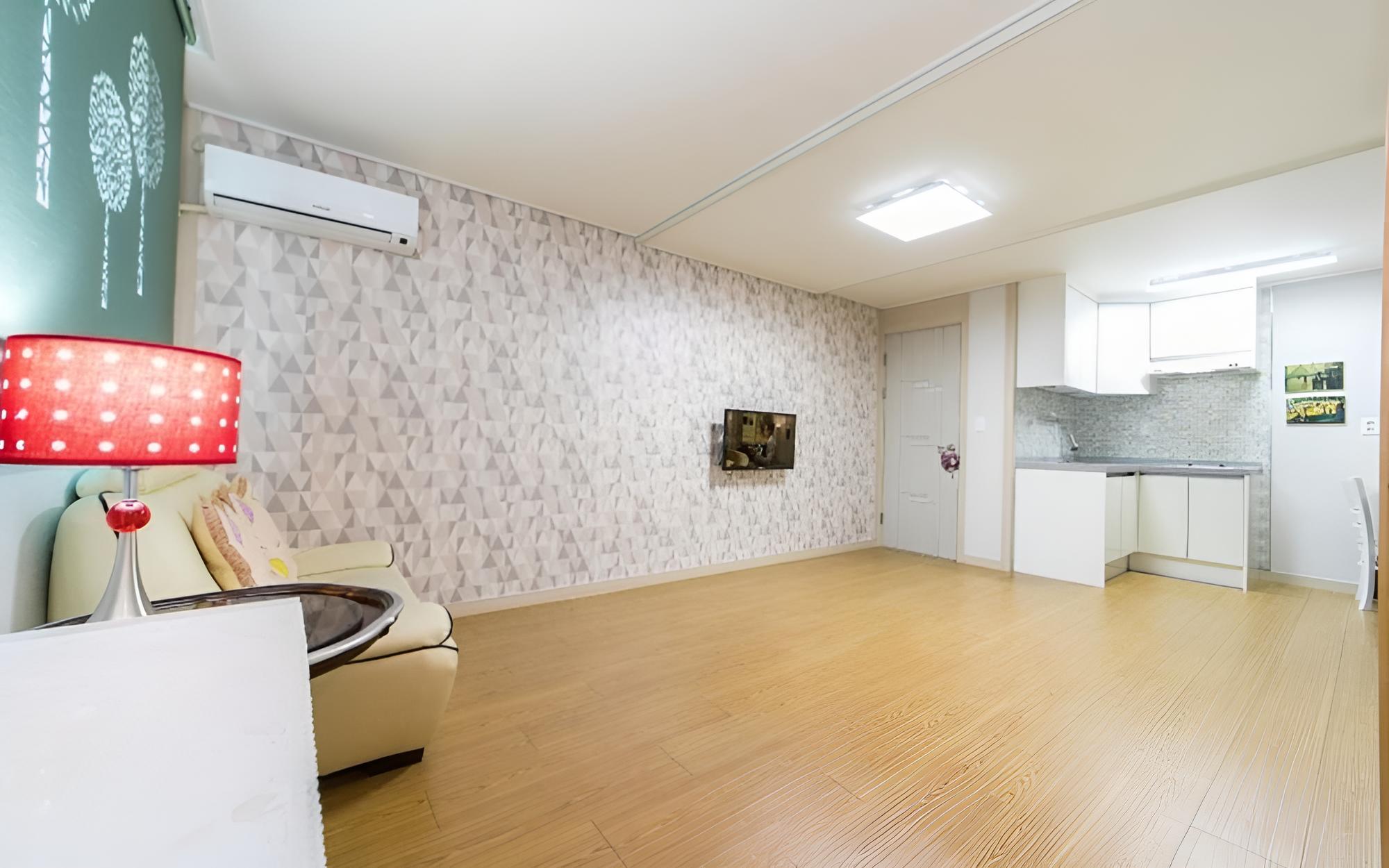 Room (Room 204 (Moonlight Room Ondol Room))