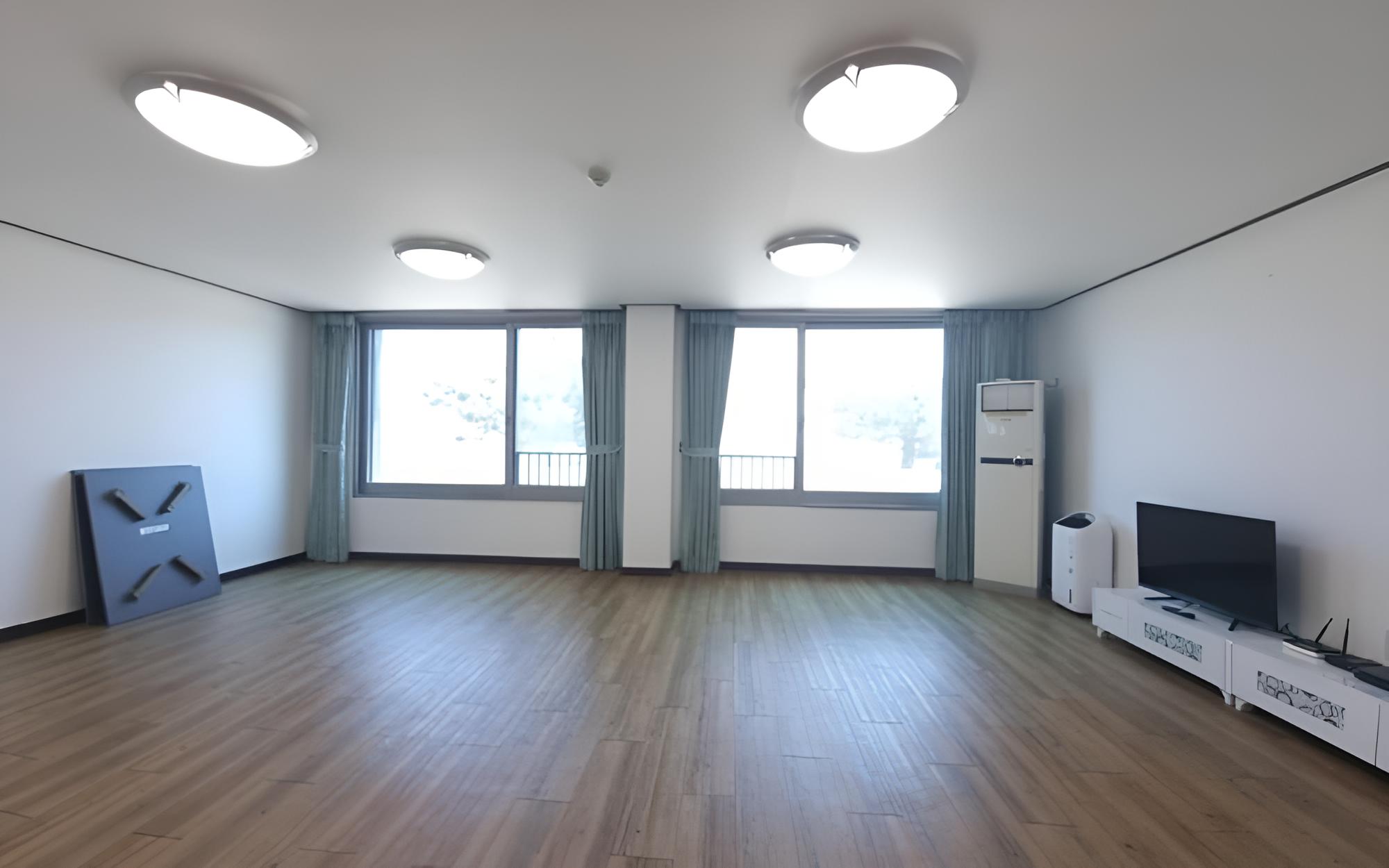 Room (30 Pyeong Studio Ondol (1F Ocean View)
