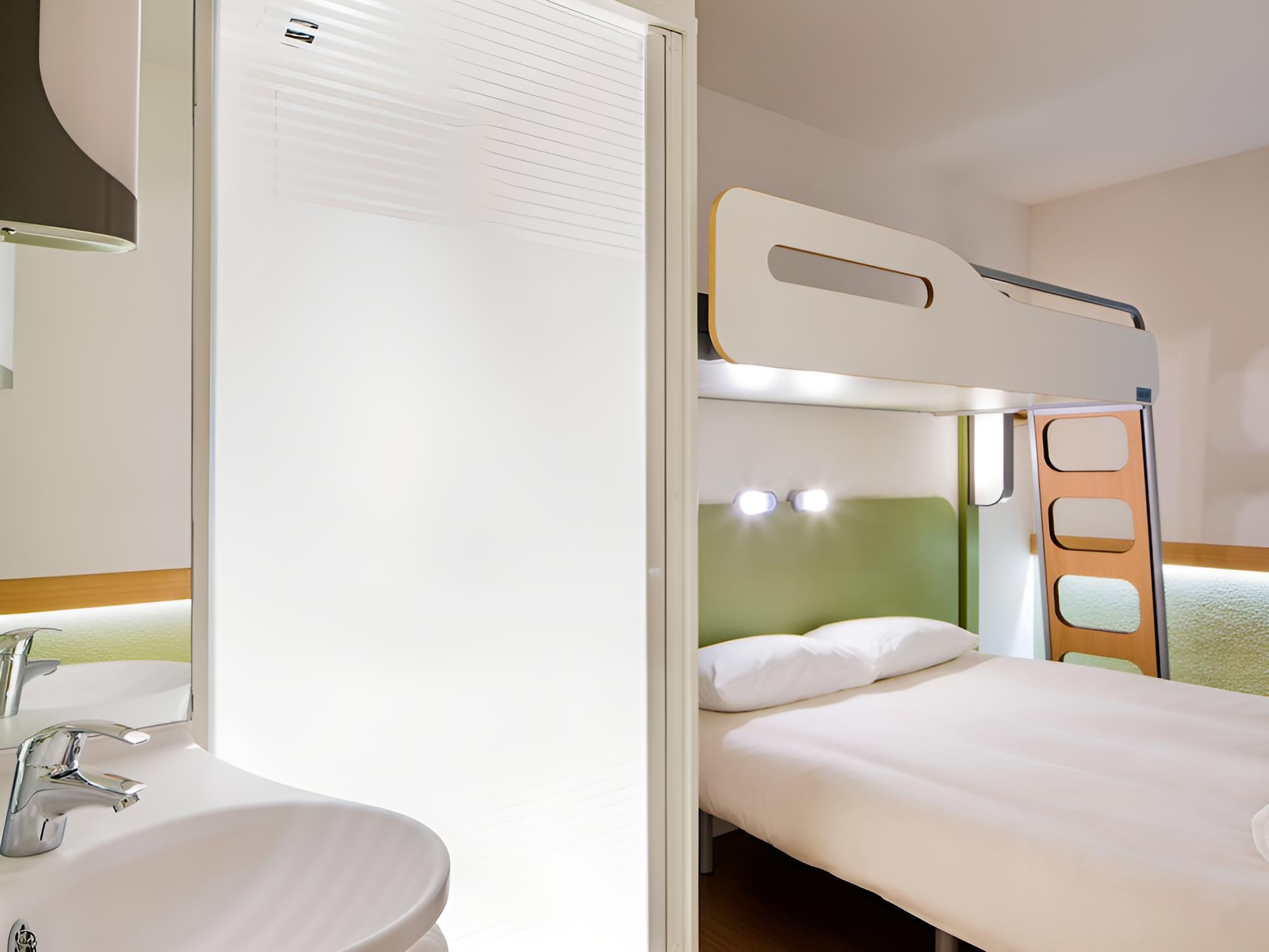 Triple Room, Multiple Beds photo 2
