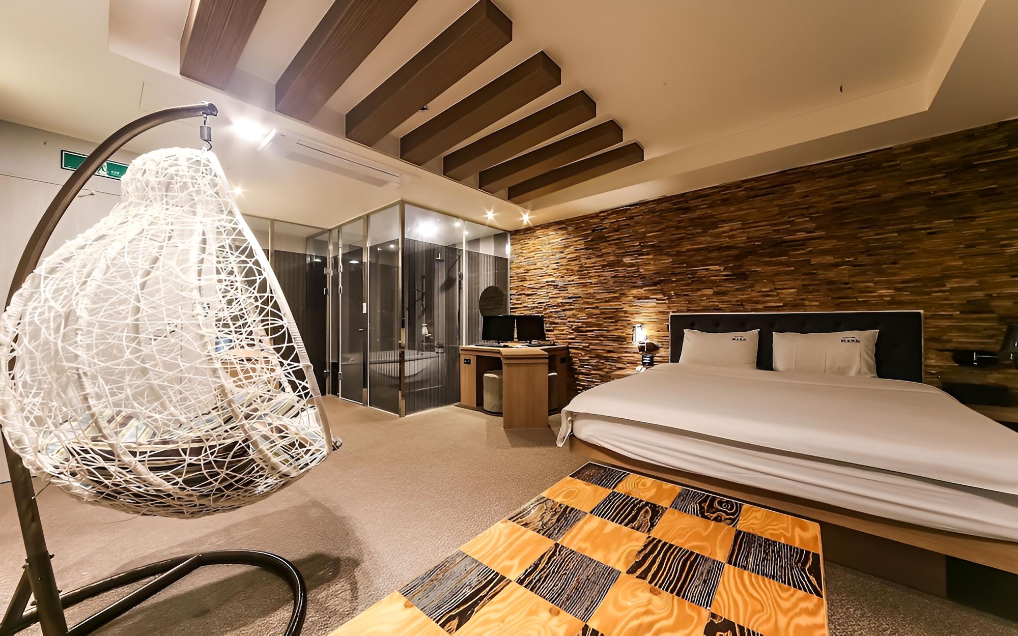 Room (Suite (Netflix viewing King+2PC+Spa/w)