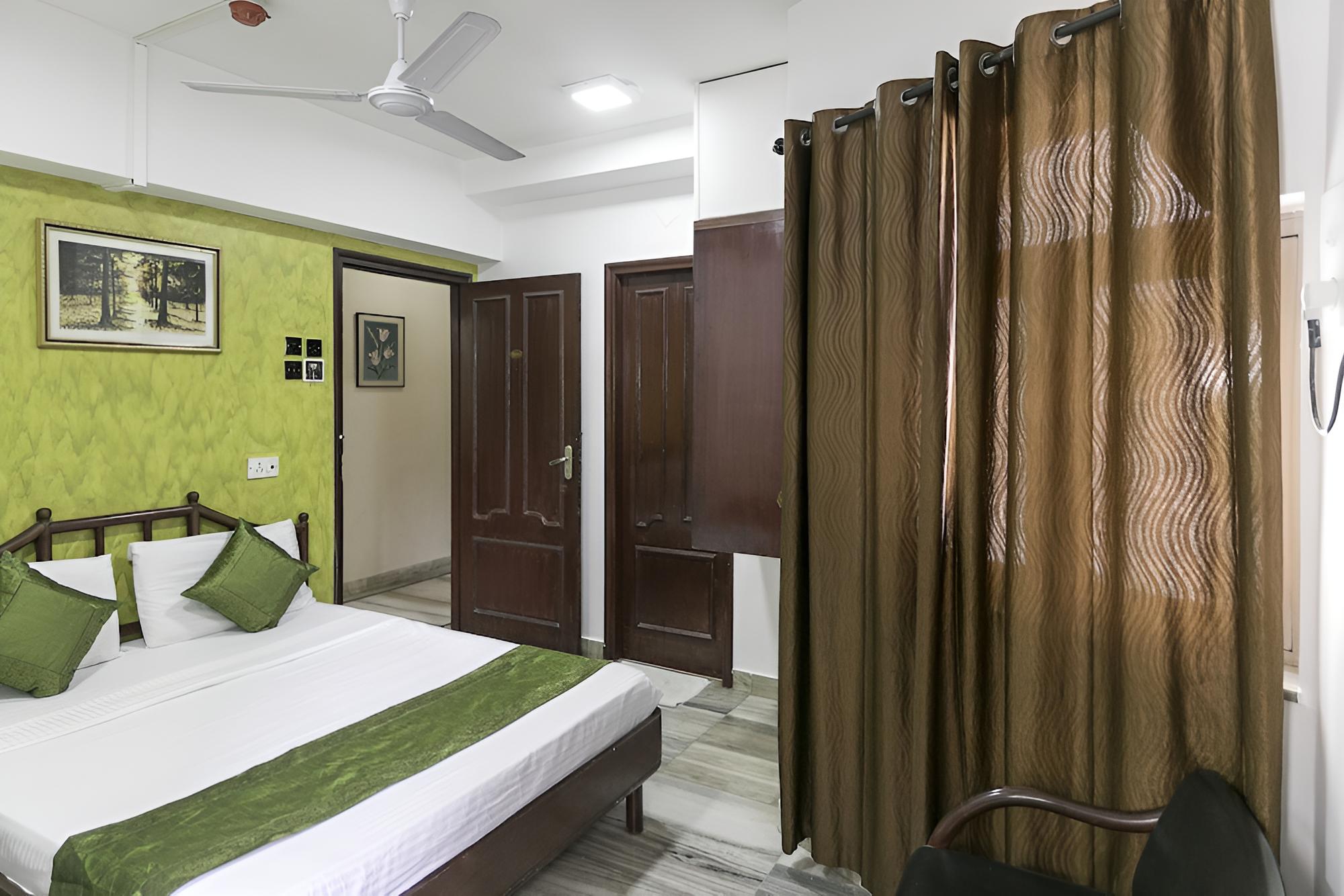 Standard Room, 1 Queen Bed