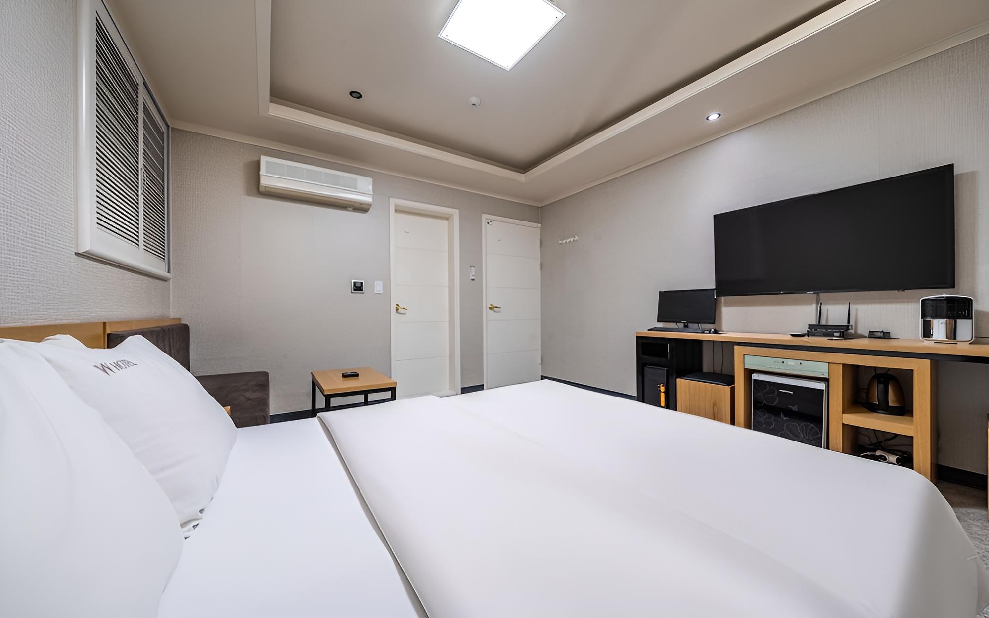 Room (Standard Double(King Bed)) photo 2
