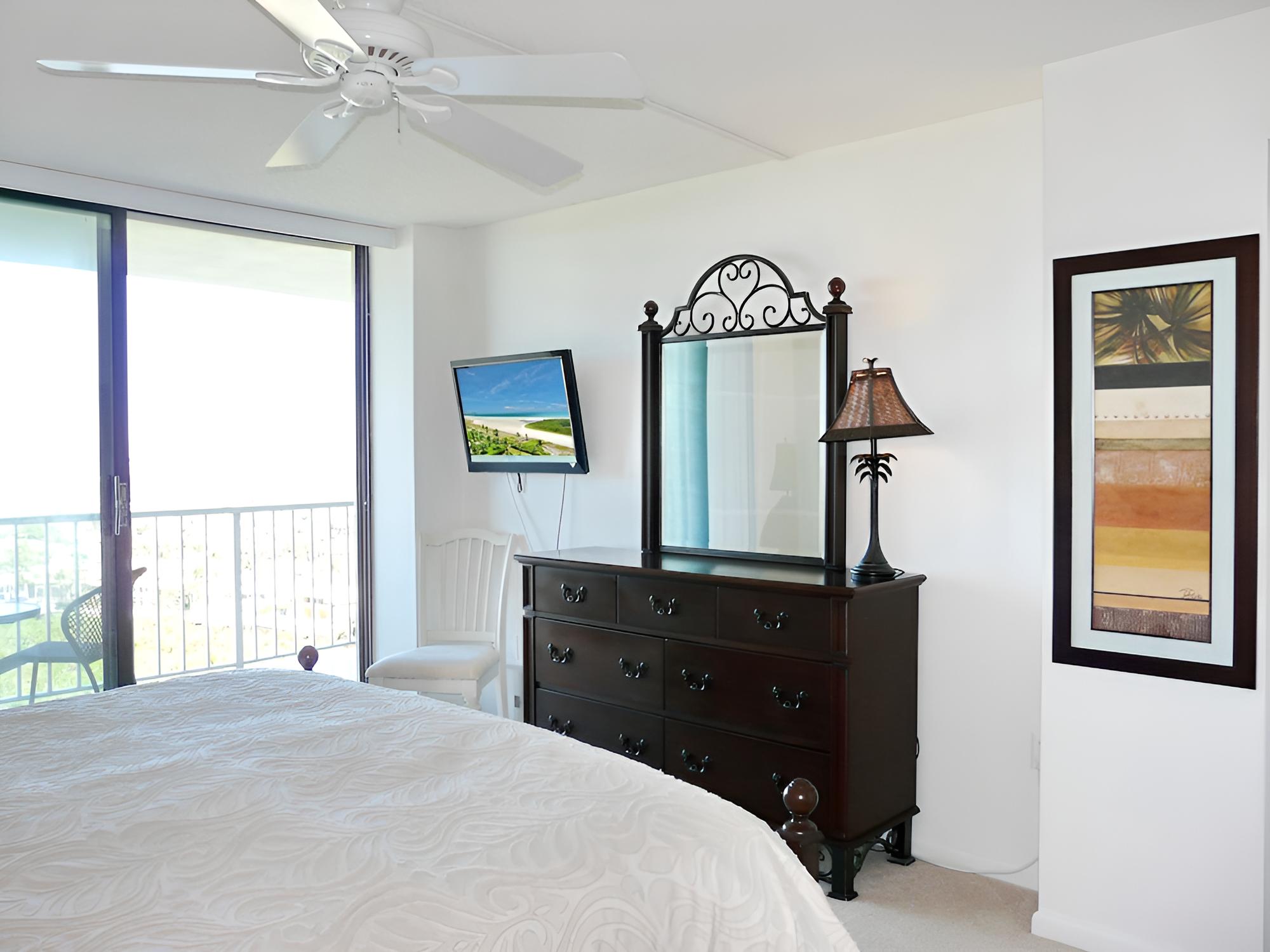 Condo, Multiple Beds (South Seas Tower 4-1708)