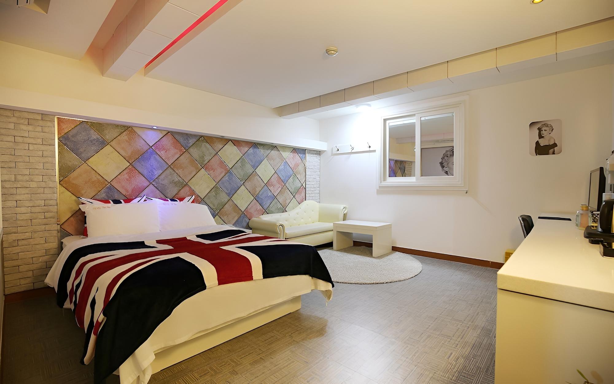 Room (Madonna (Single breakfast included)) photo 3