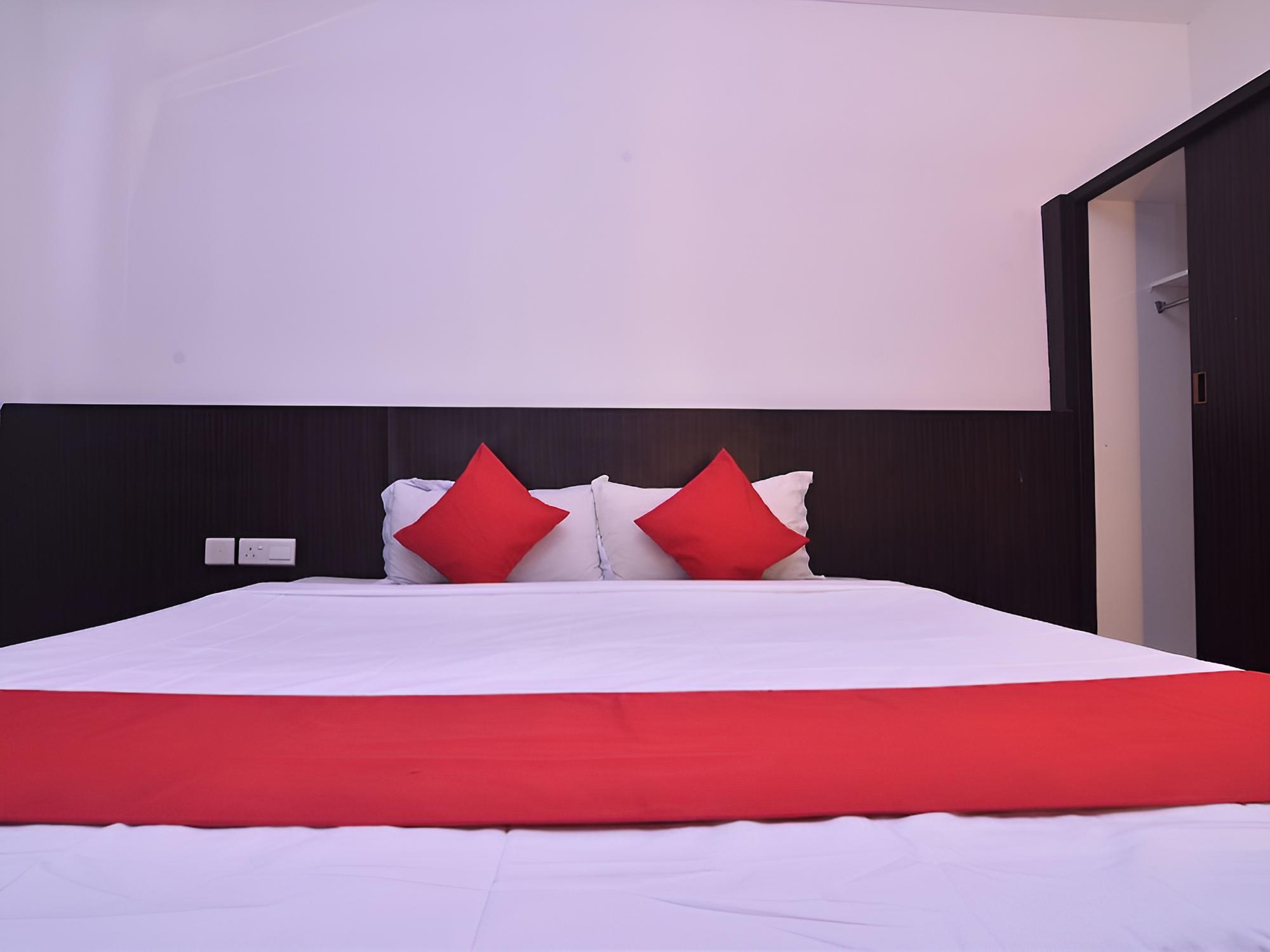 Standard Double Room, 1 King Bed photo 3
