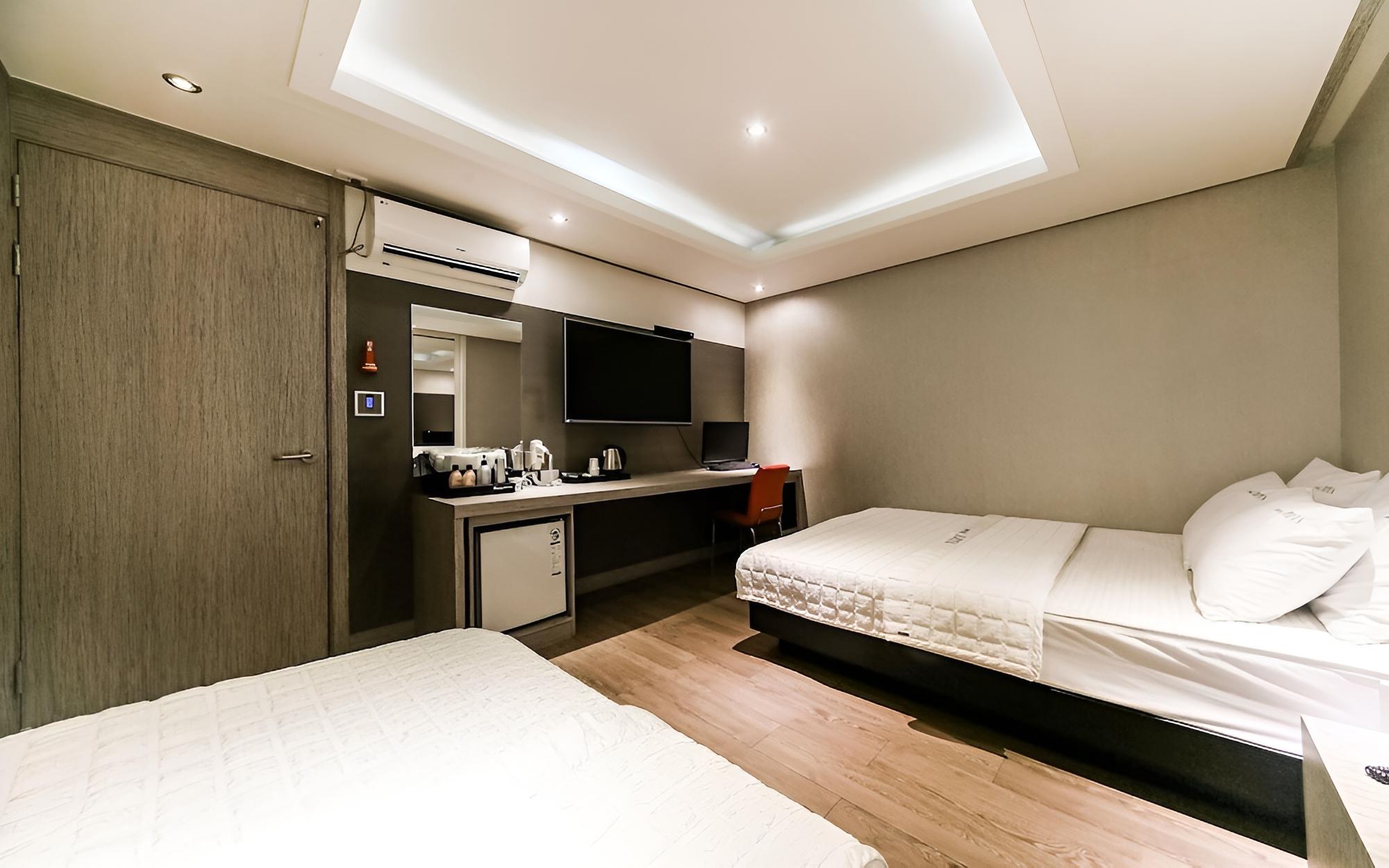 Room (Twin (2 person)) - Photo 5