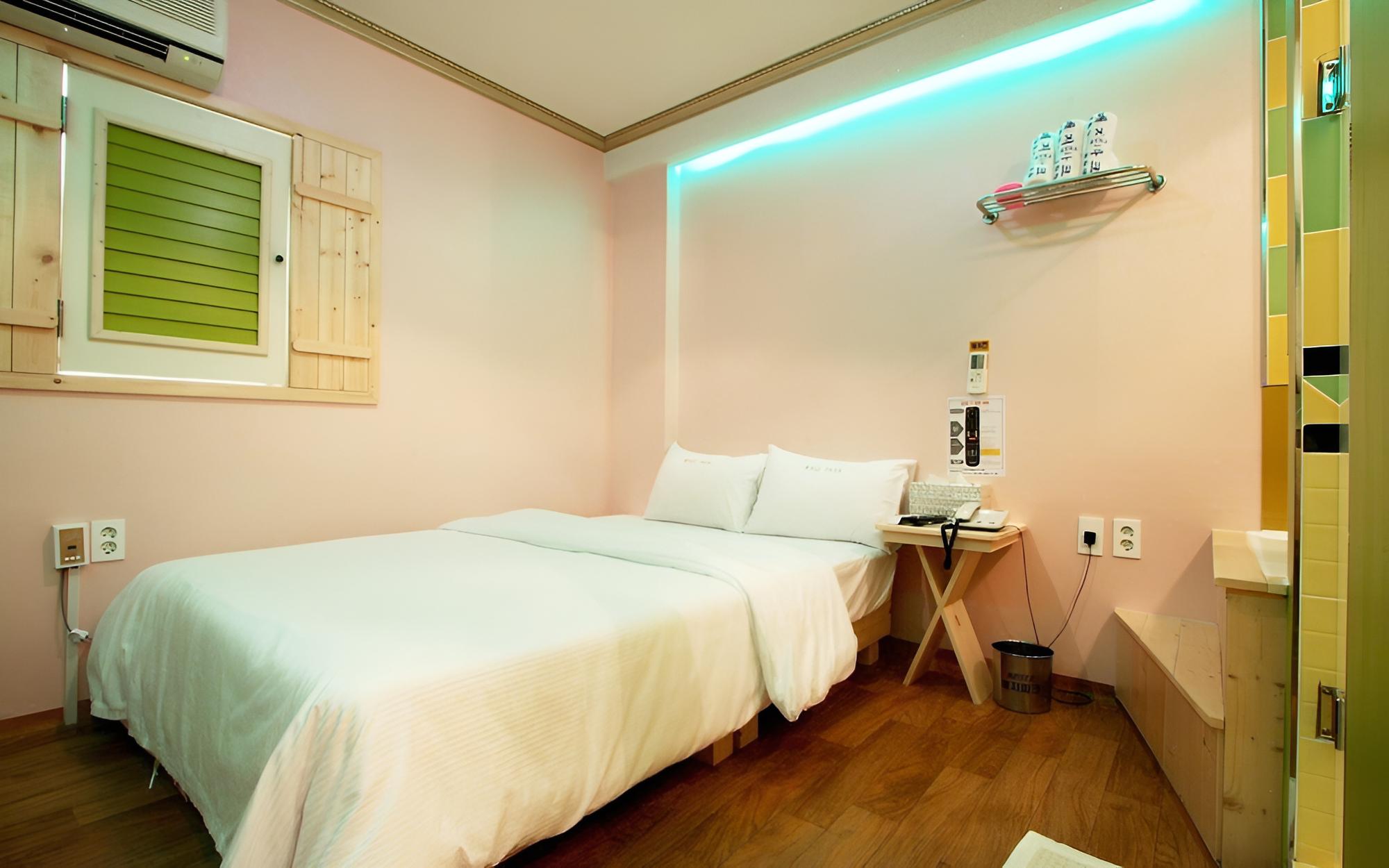 Room (Standard Room) - Photo 2