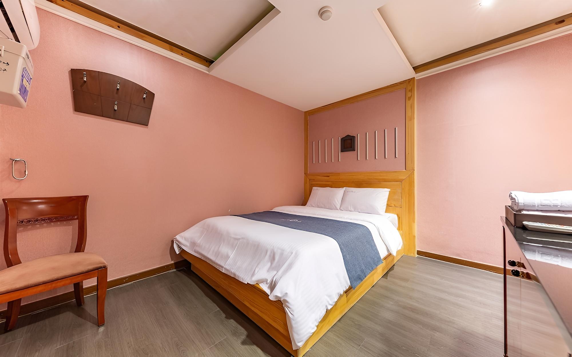 Room (Standard room)