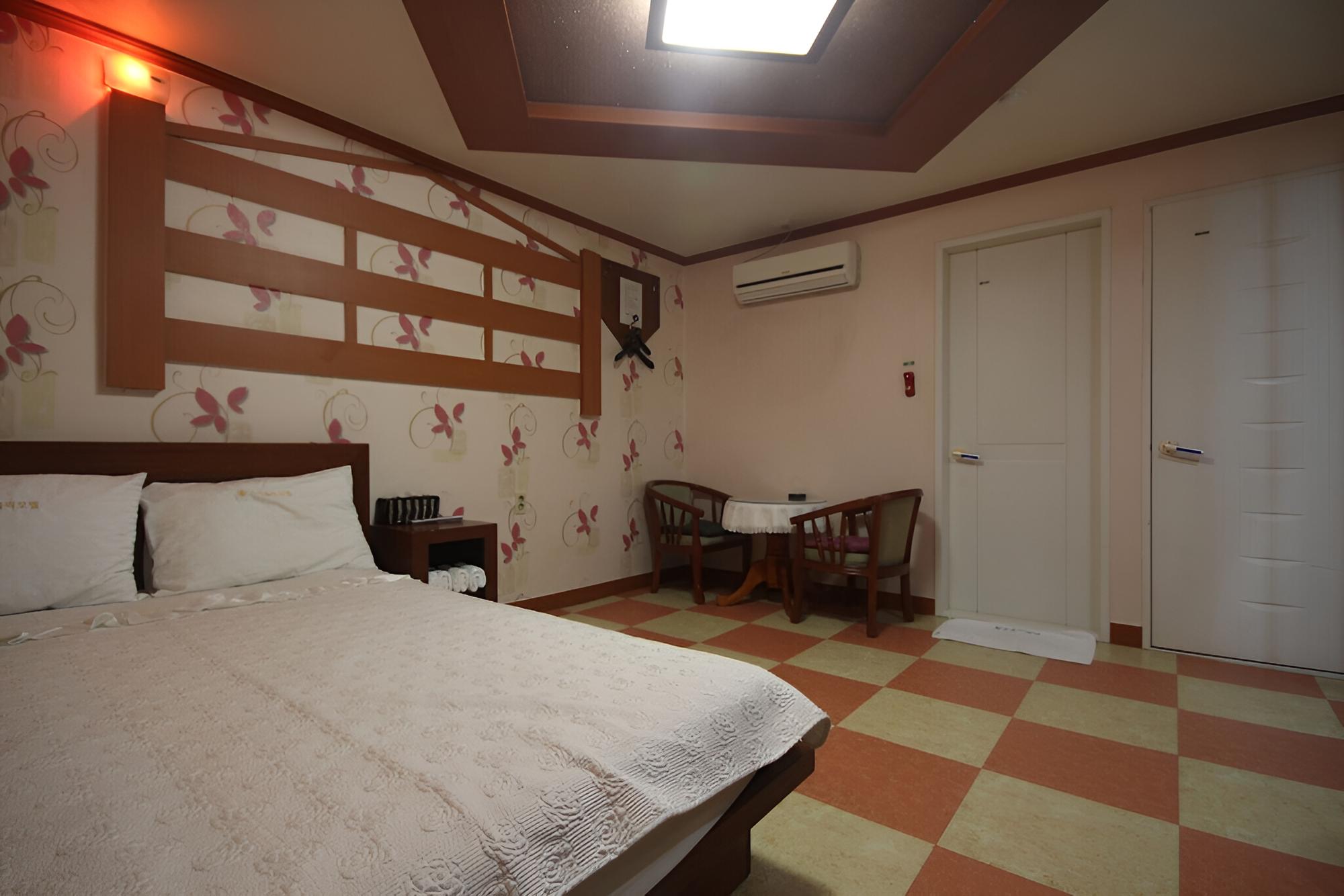 Room (Group room)