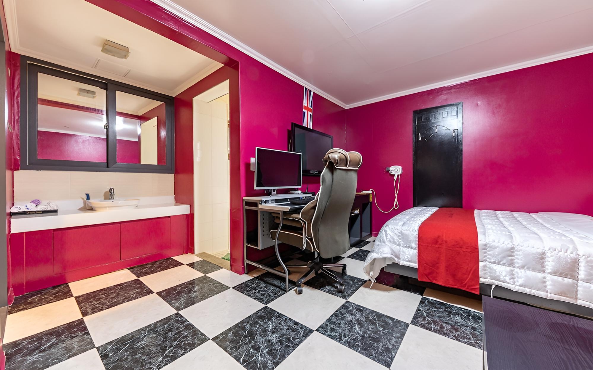 Room (Standard 1PC Gaming Room (High Perfor) photo 3