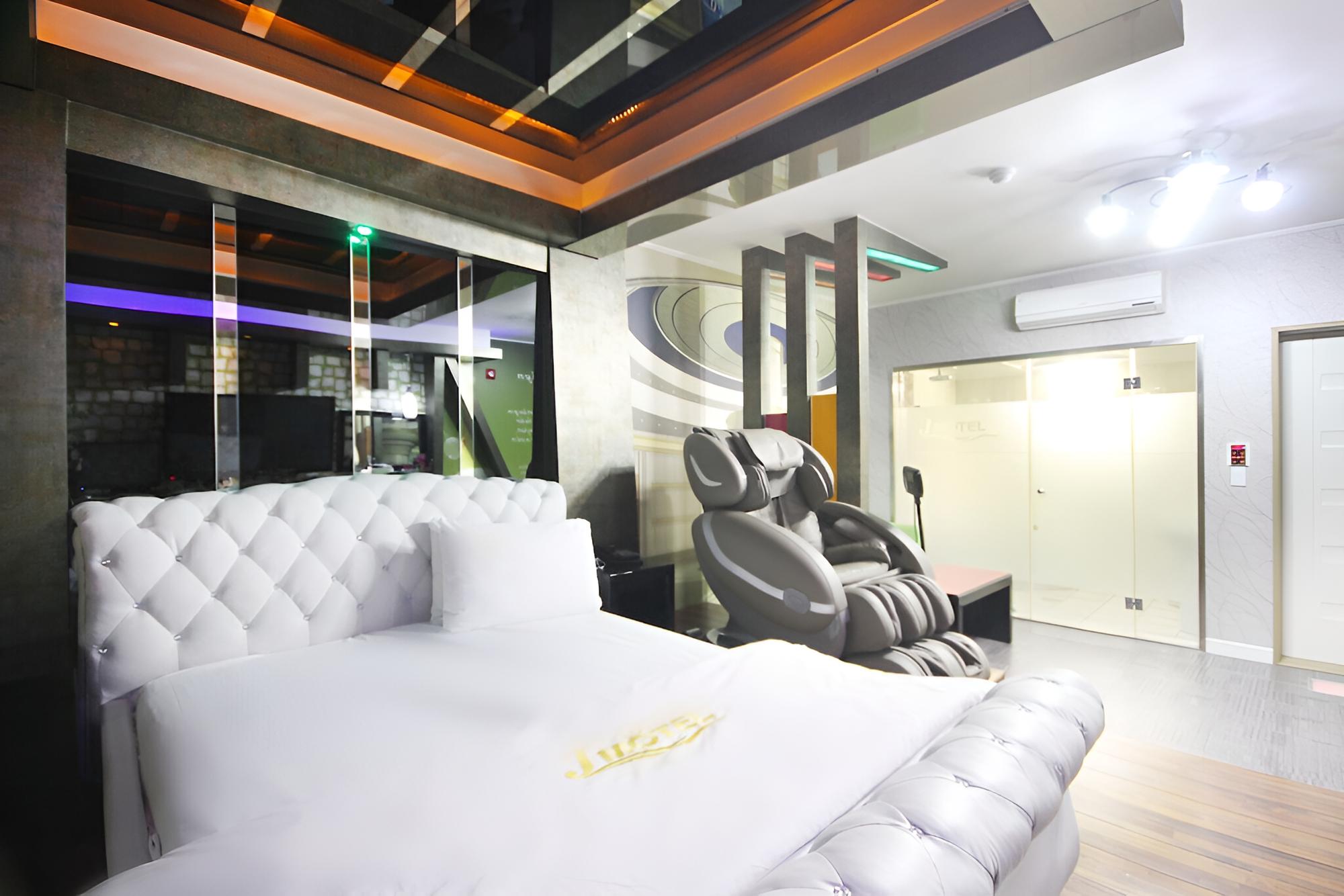 Room (VIP - Massage Chair / 1 Room 1 Parkin)