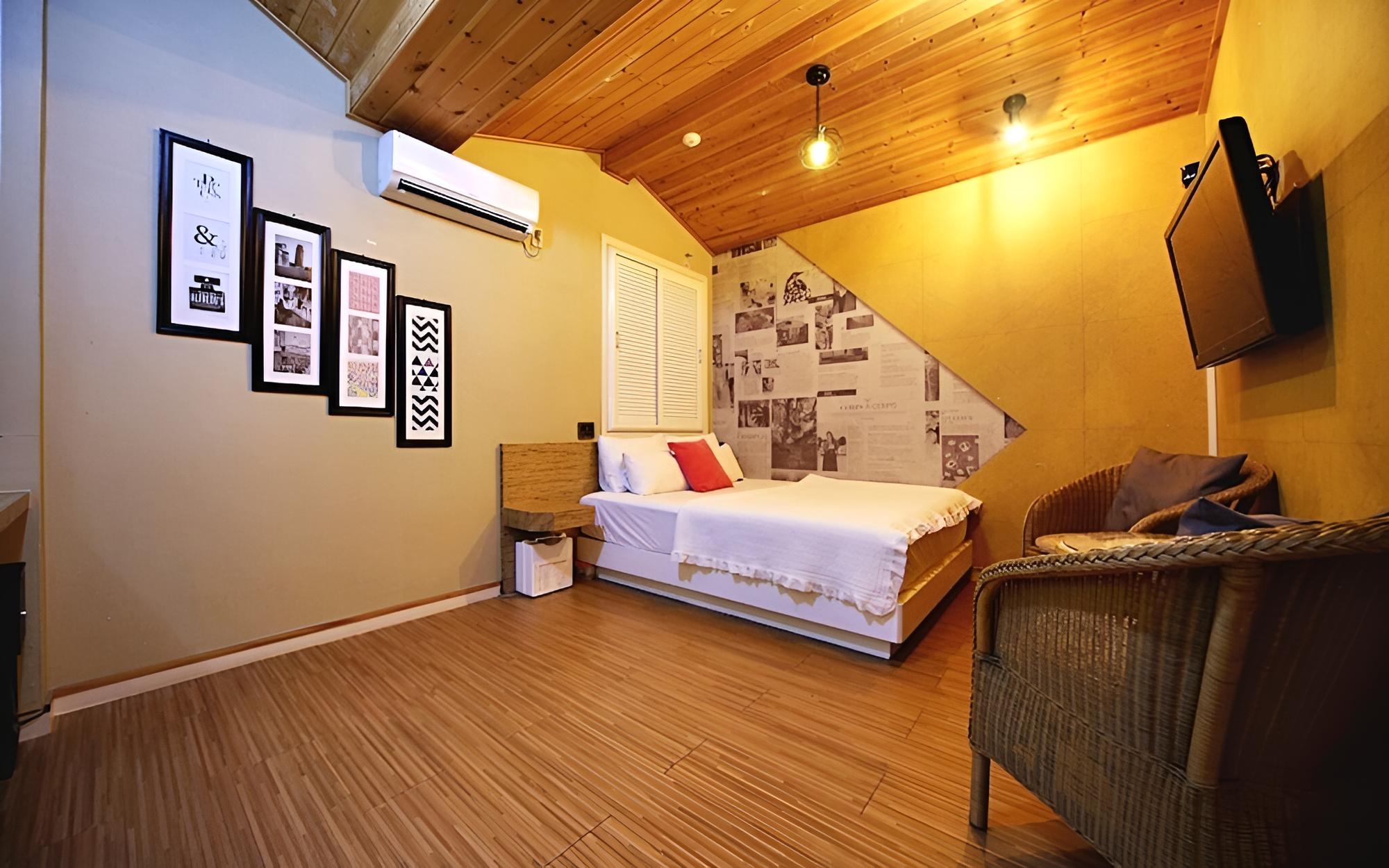 Room (Semi-Suite room-Concept room (Netflix)