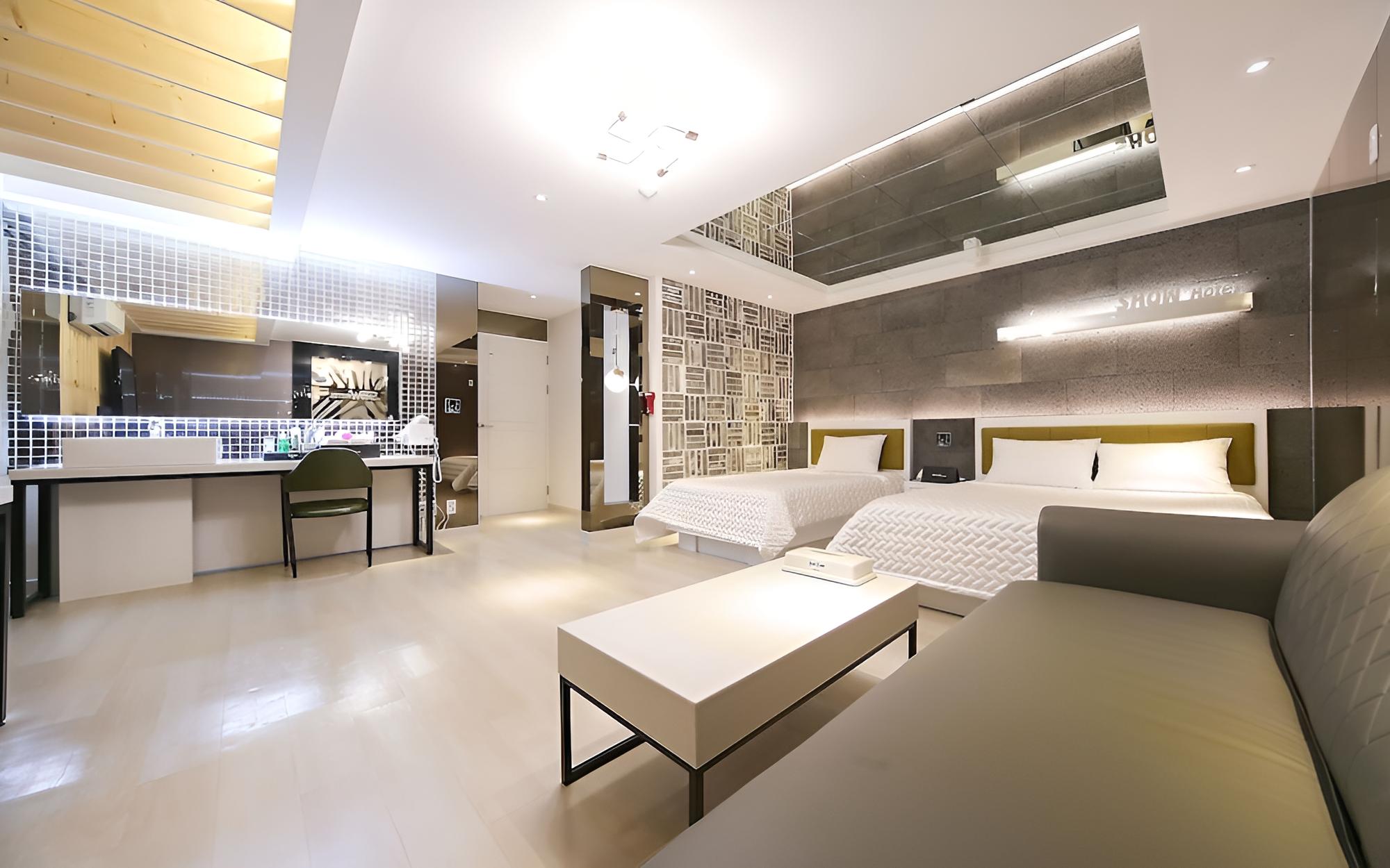 Room (VVIP-Twin (Netflix available/Spa/Bide)