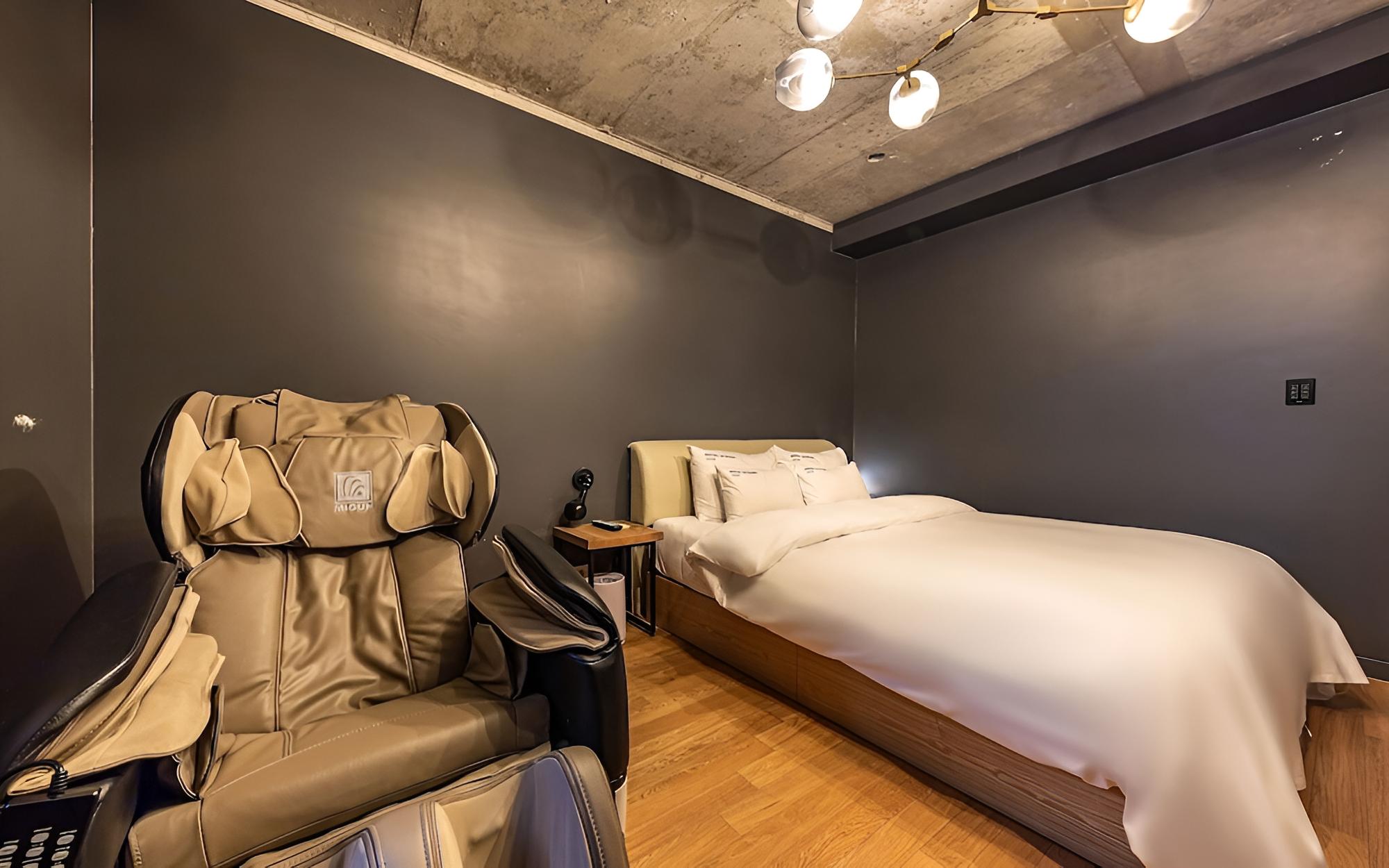 Room (Premium (Massage Chair Netflix Availa)