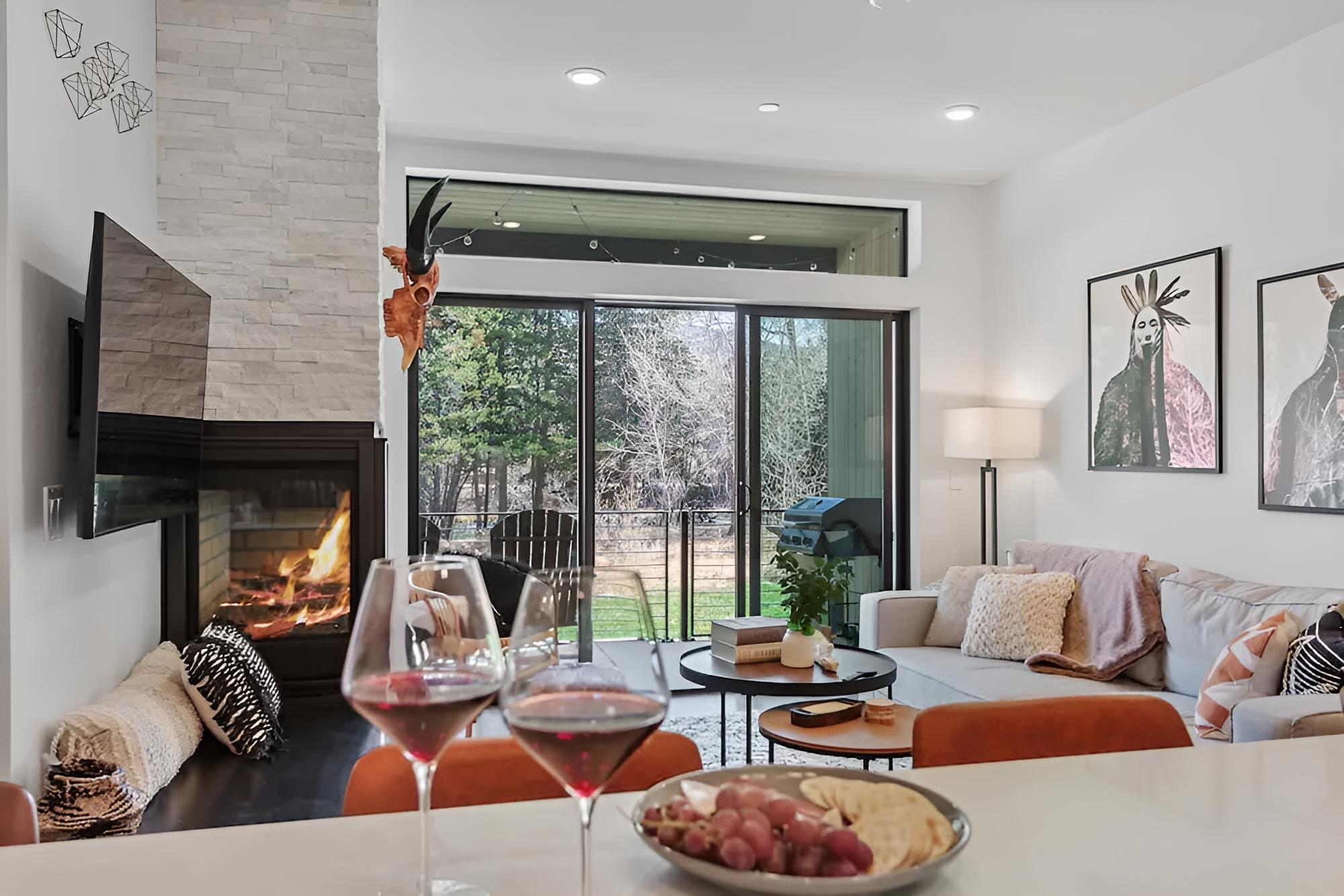 New Luxury Condo River View Sounds Patio Hot Tub, Bilde 14