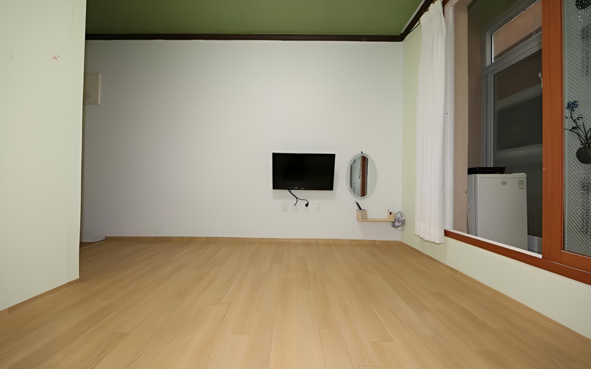 Room (Room 101)