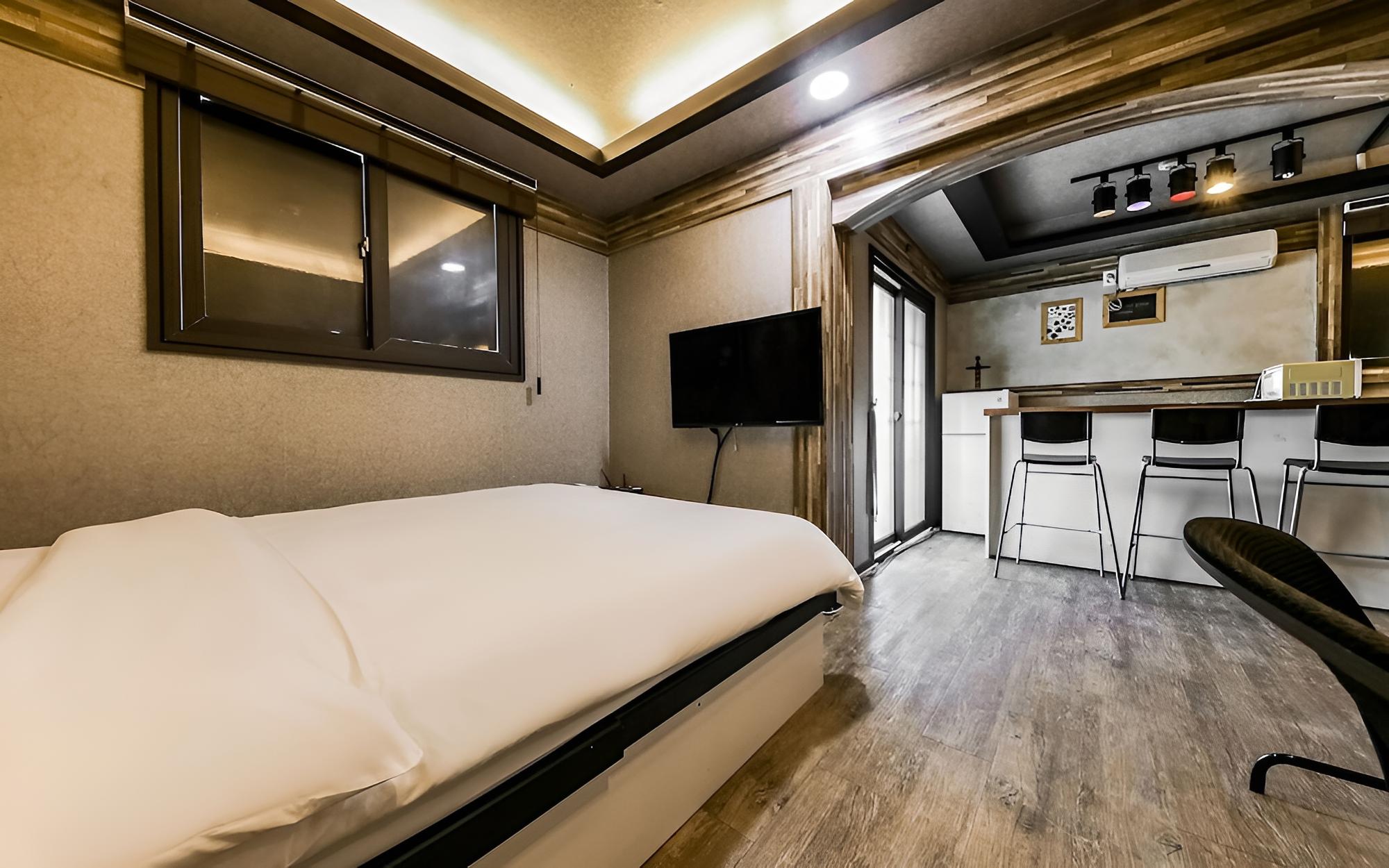 Room (Large room (Netflix service bathtub i) photo 2