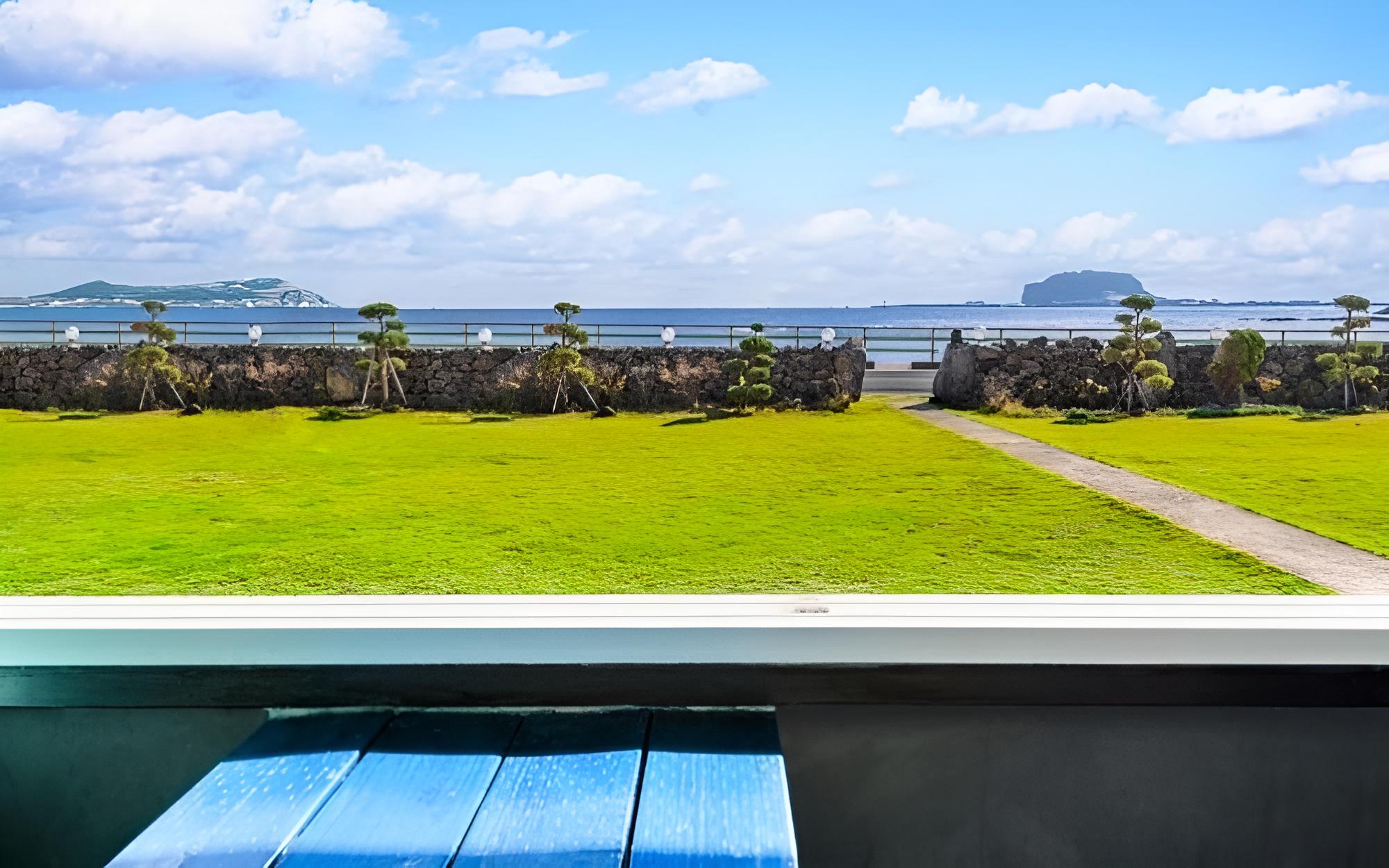 Room (Couple Ocean View (Random Assignment))