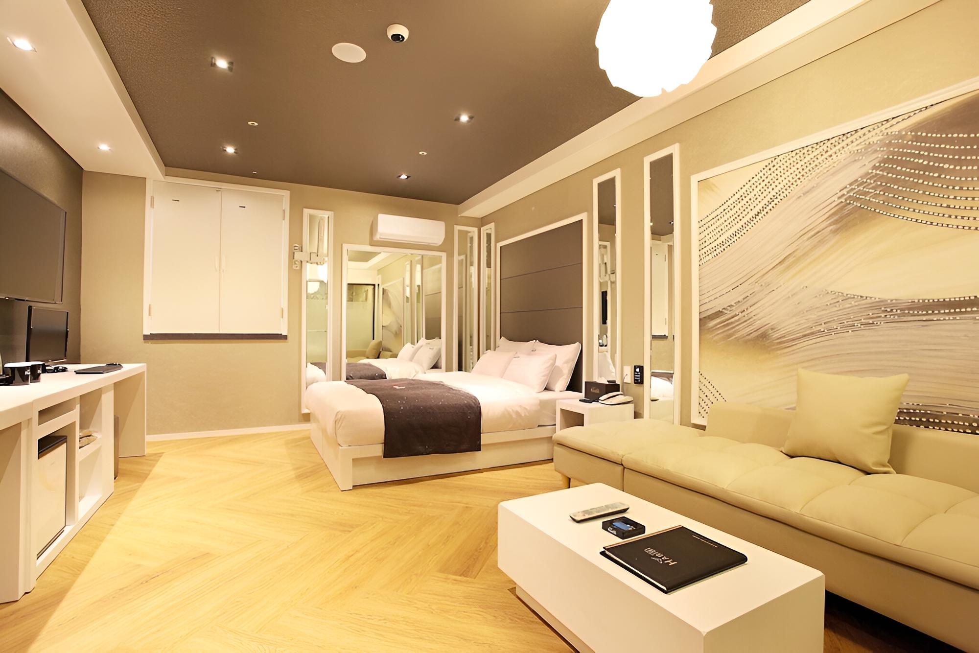 Room (Deluxe room)