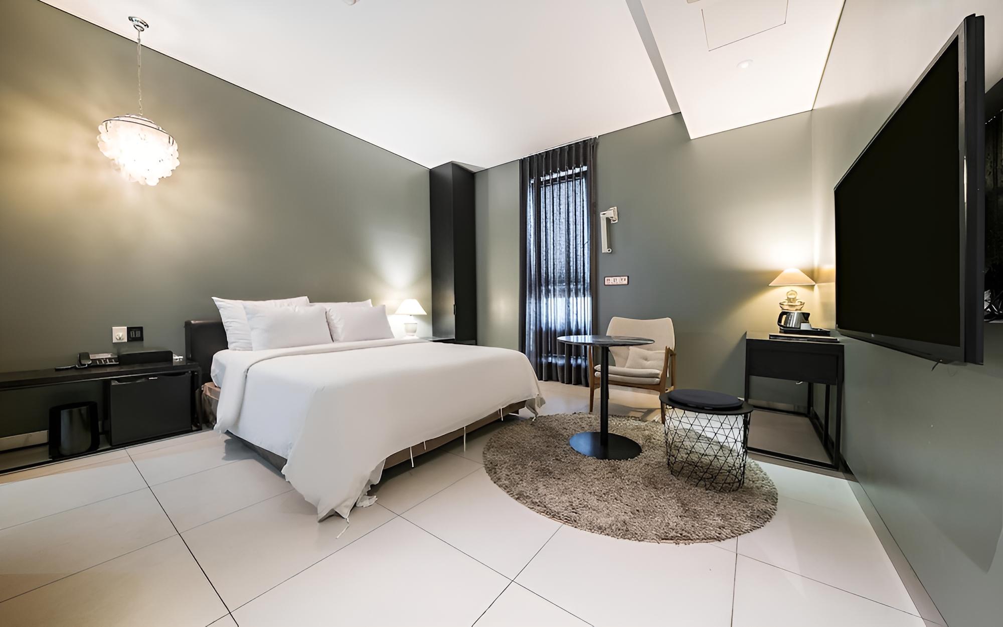 Room (Premium breakfast PKG breakfast ticke)