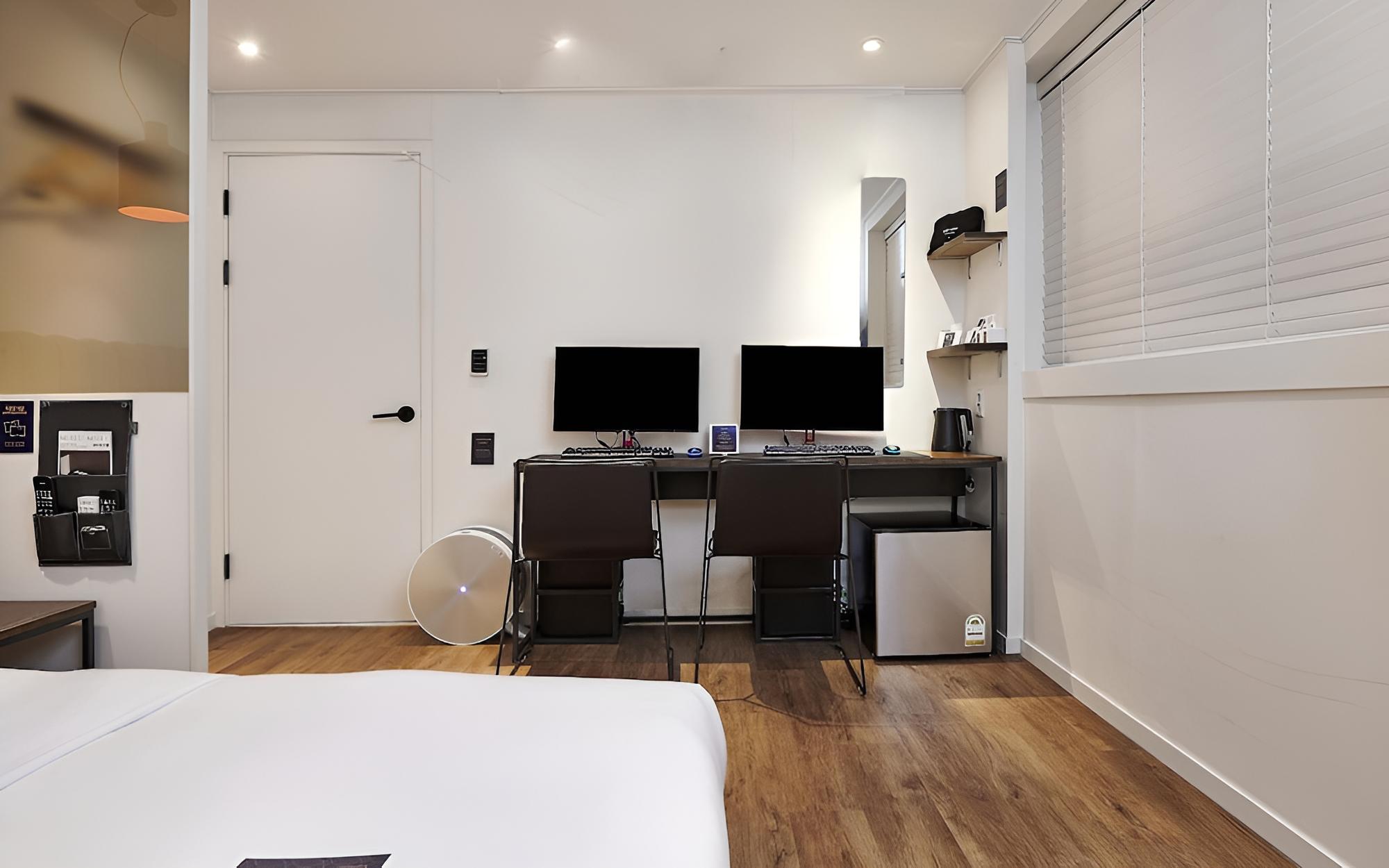 Room (Deluxe (game 2PC 9th generation i5 GT)