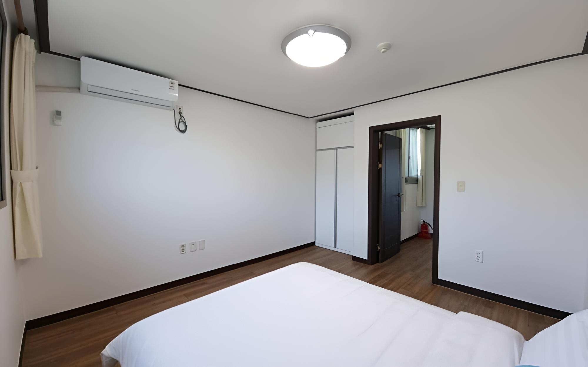 Room (22 pyeong Two Bedroom (3F Ocean View )