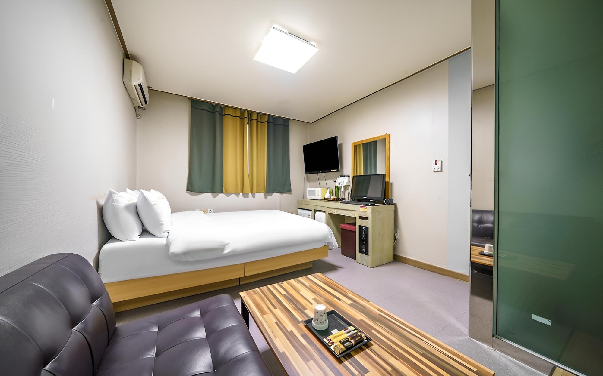 Room (One-room Tel-Standard Room (Netflix a)