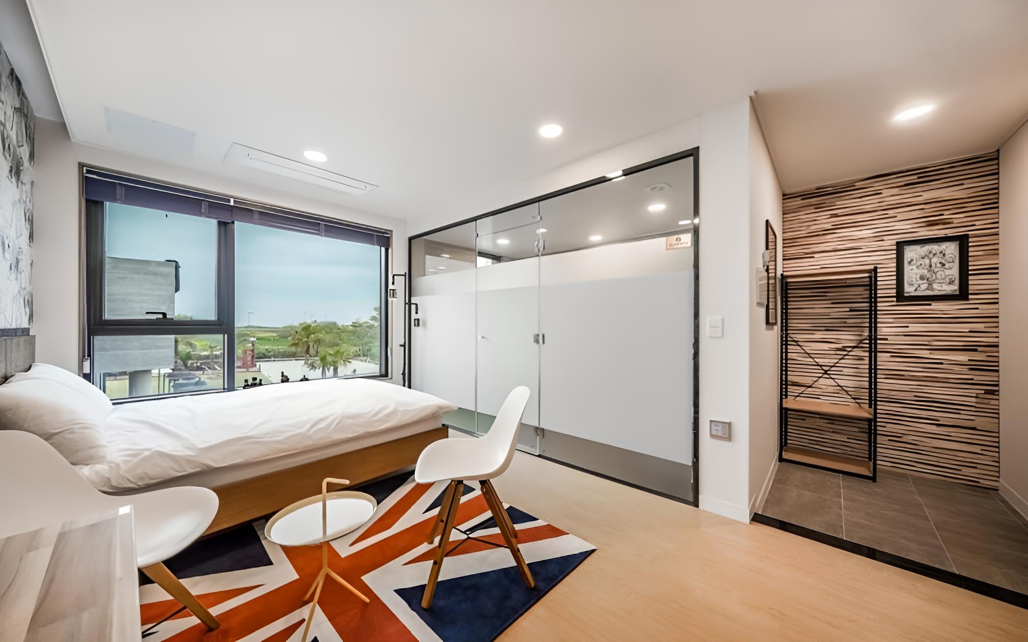 Room (B-201 (2nd floor))