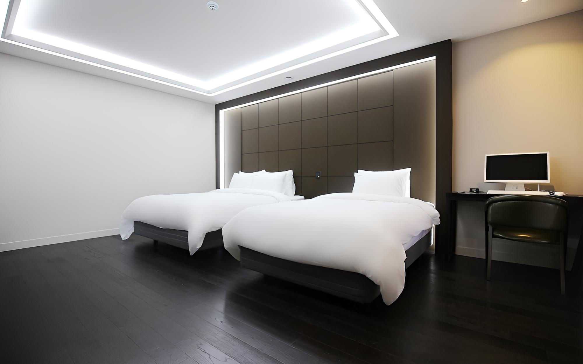 Room (Triple)
