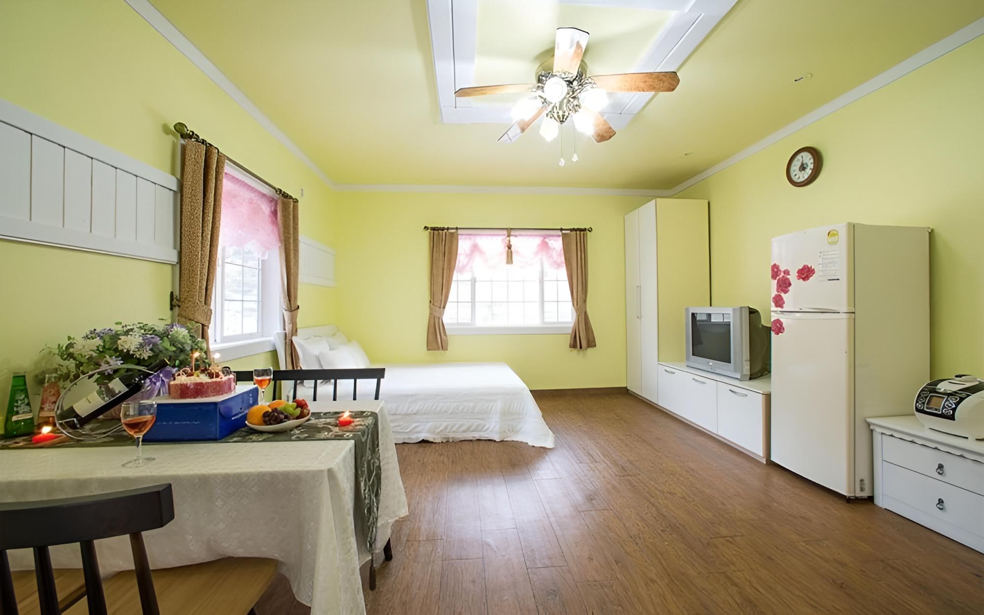 Room (Complex A No 101) photo 3