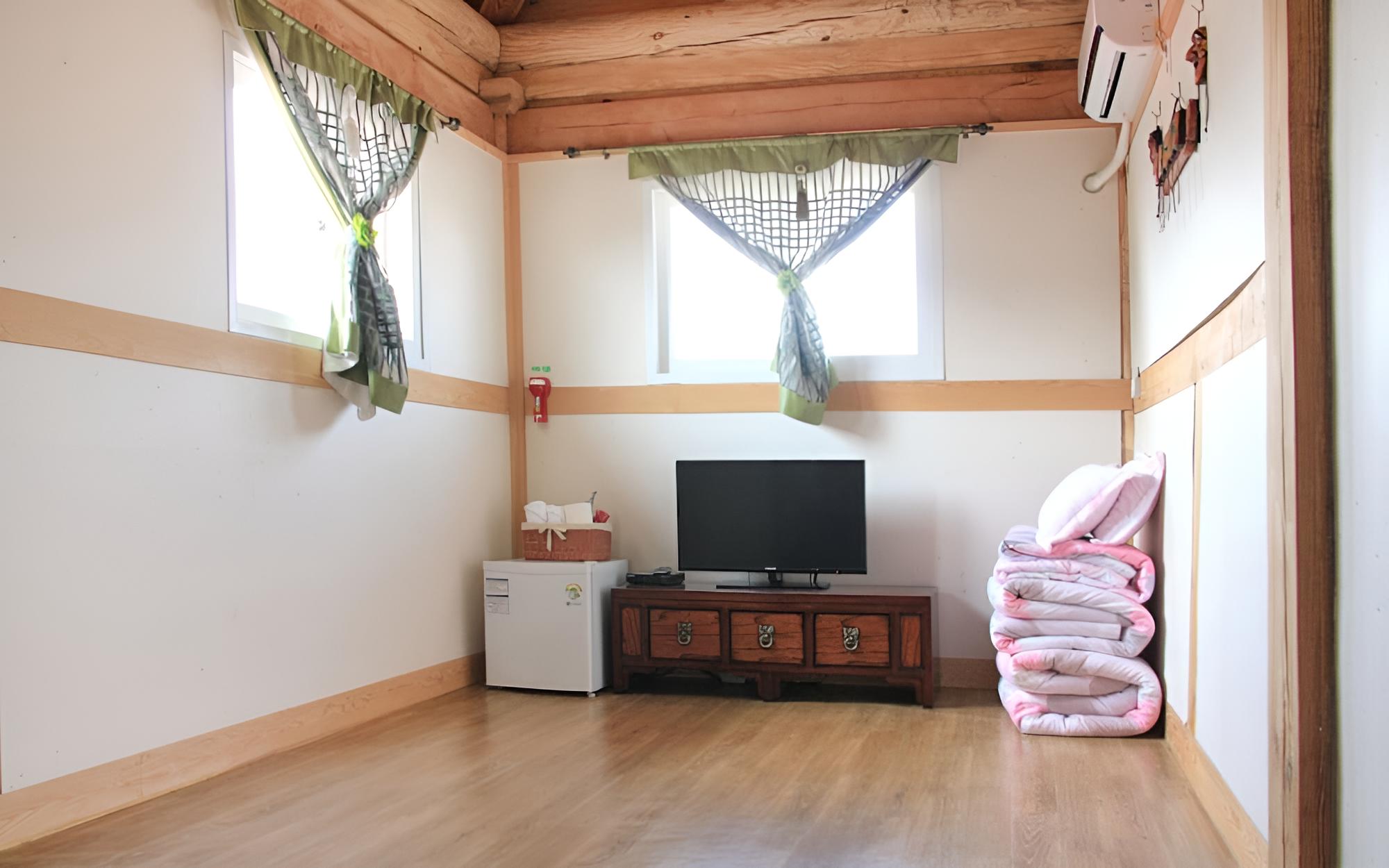Room (Share)