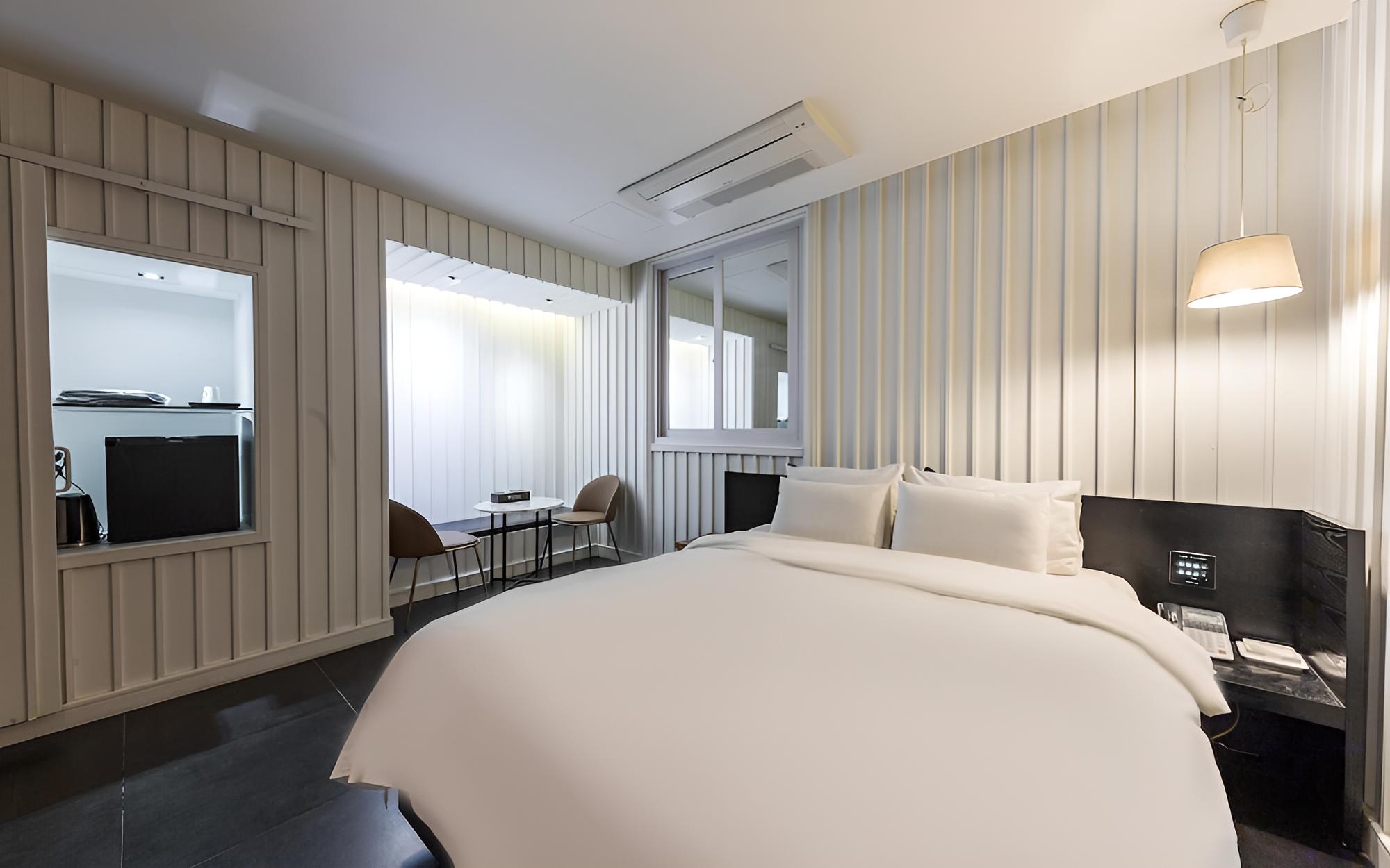 Room (Drive-in - Superior (Couple bath / Pr)