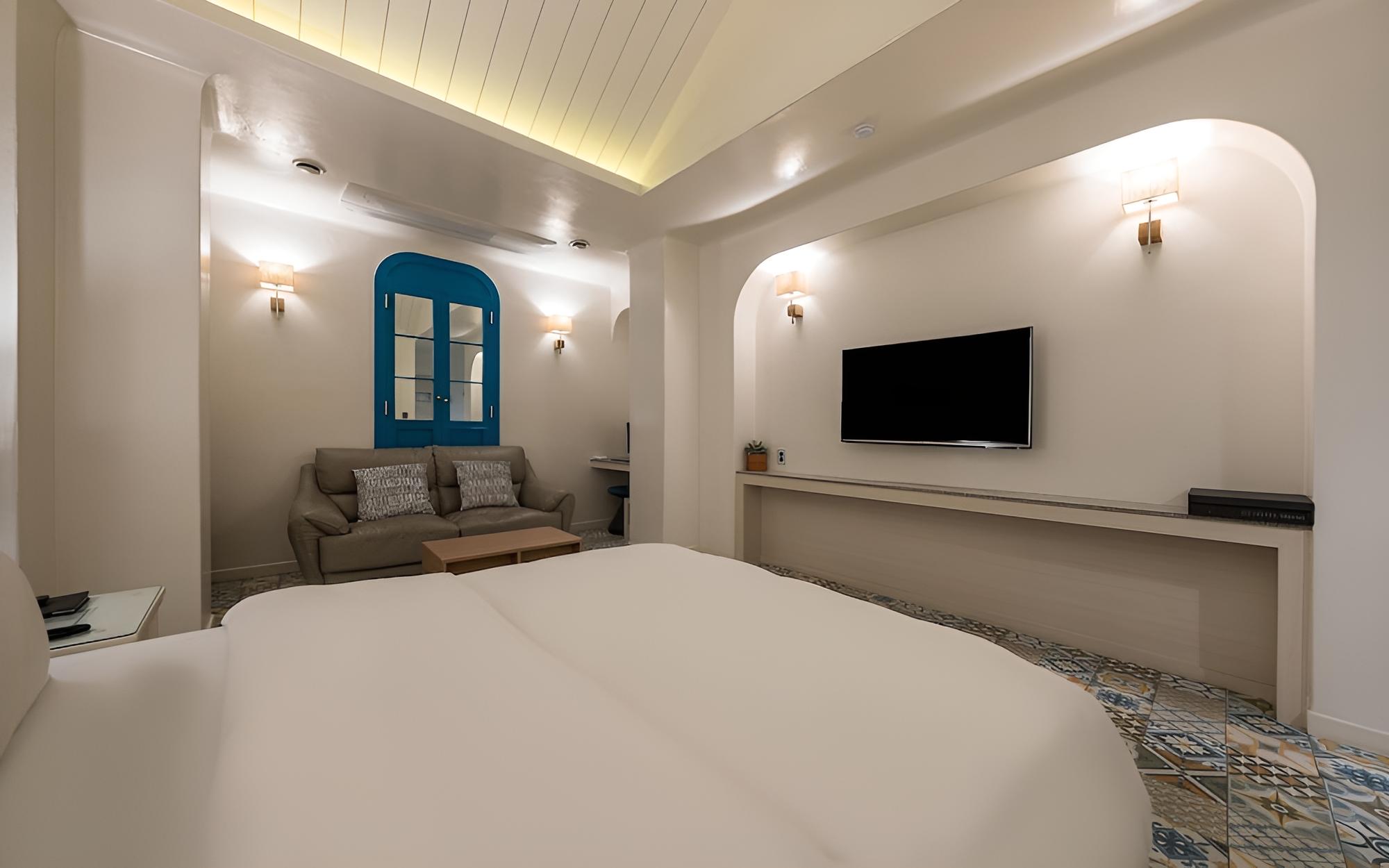 Room (Royal Suite (room random assignment)) - Photo 2