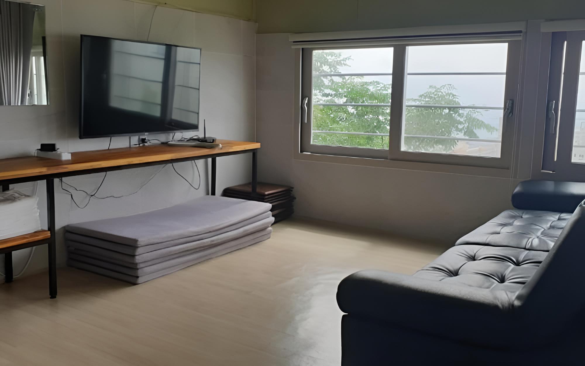 Room (Oom 104 (Unshared House))