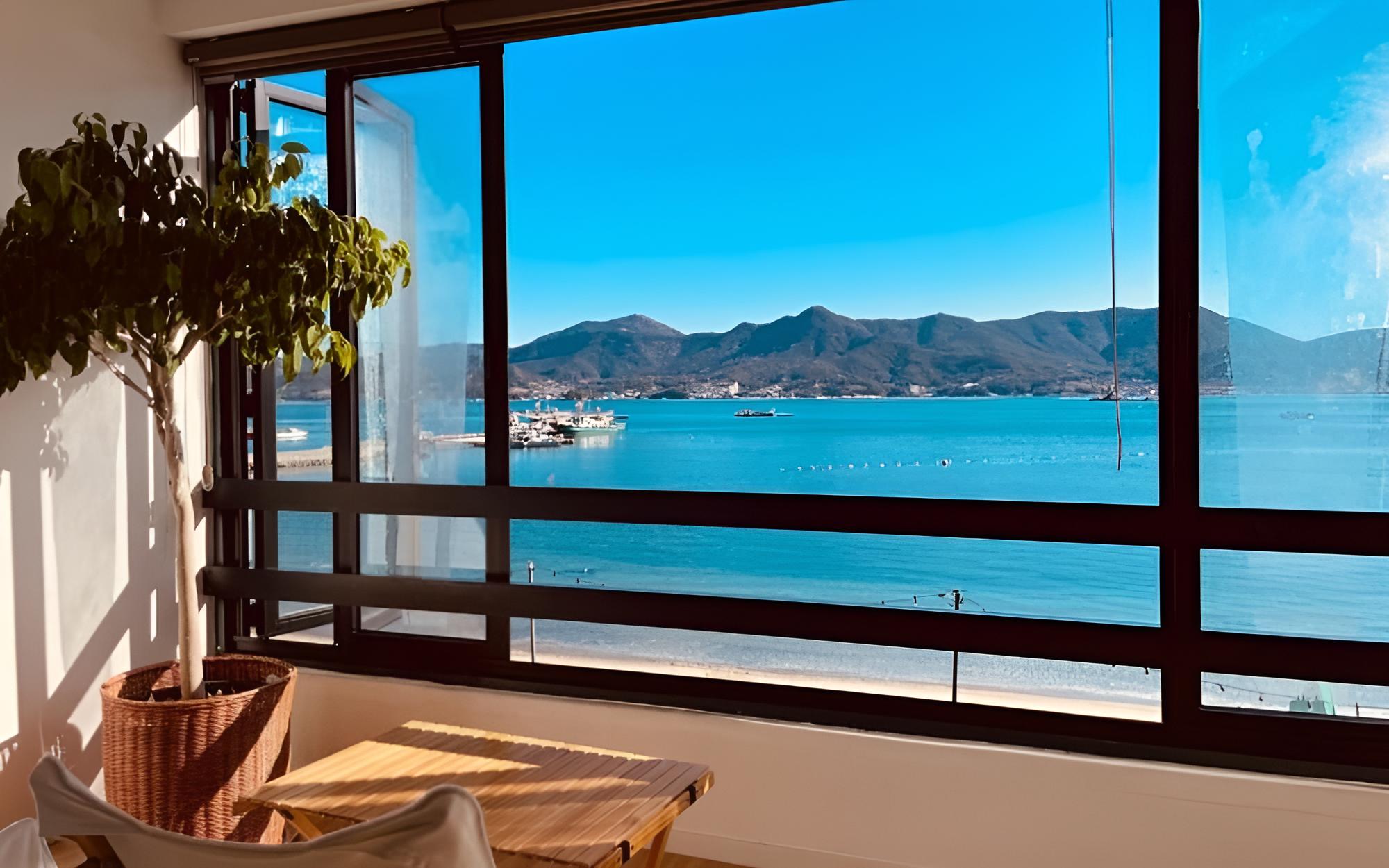 Room (Room 201 / Breakfast (Ocean View))