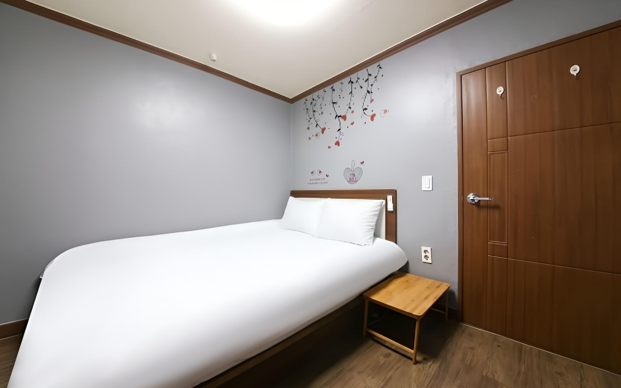 Room (Standard Single Room)
