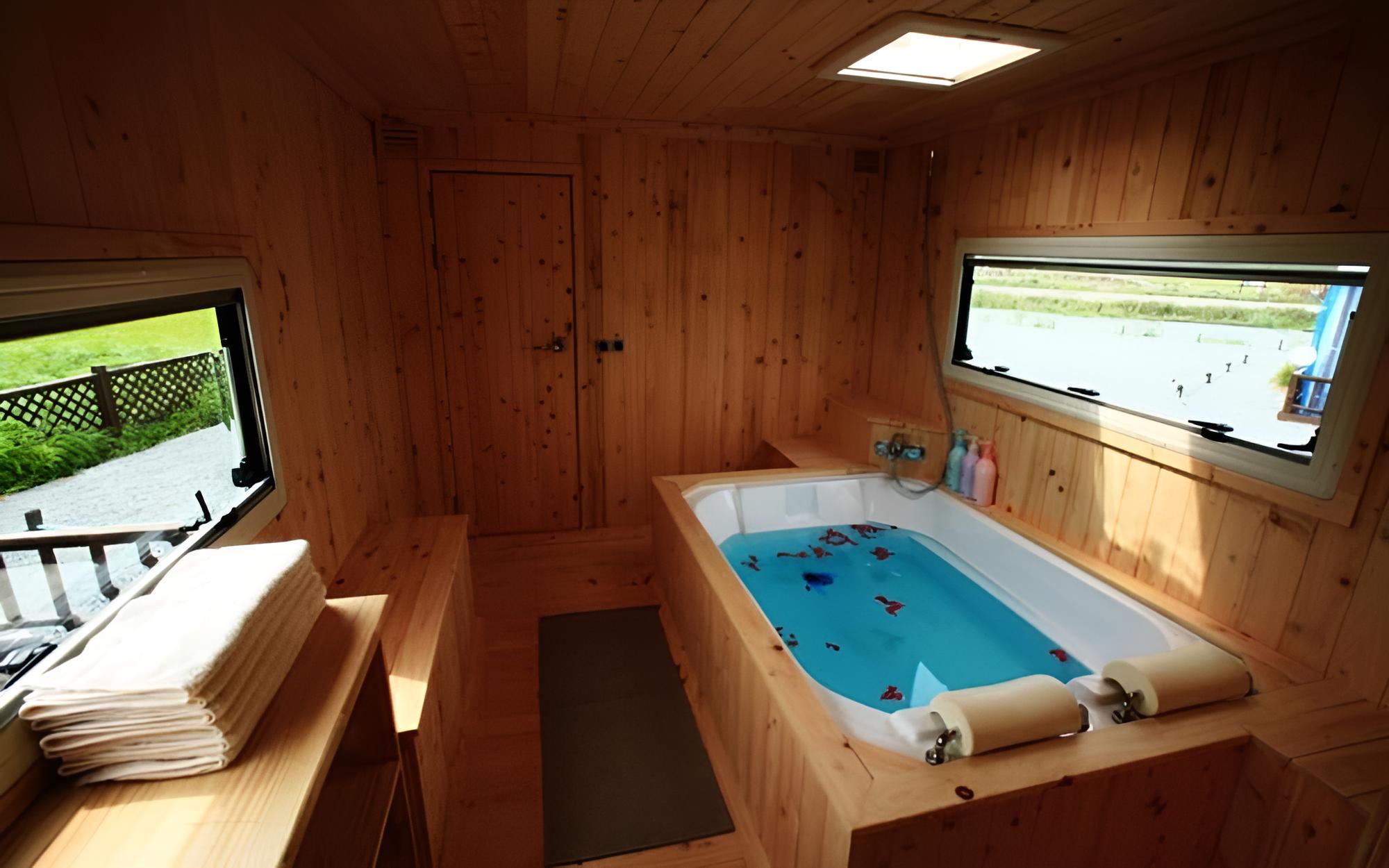 Room (Spa-type caravan)