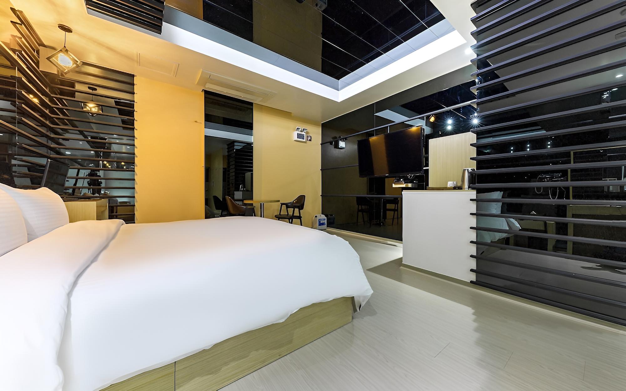 Room (Deluxe - Wednesday)