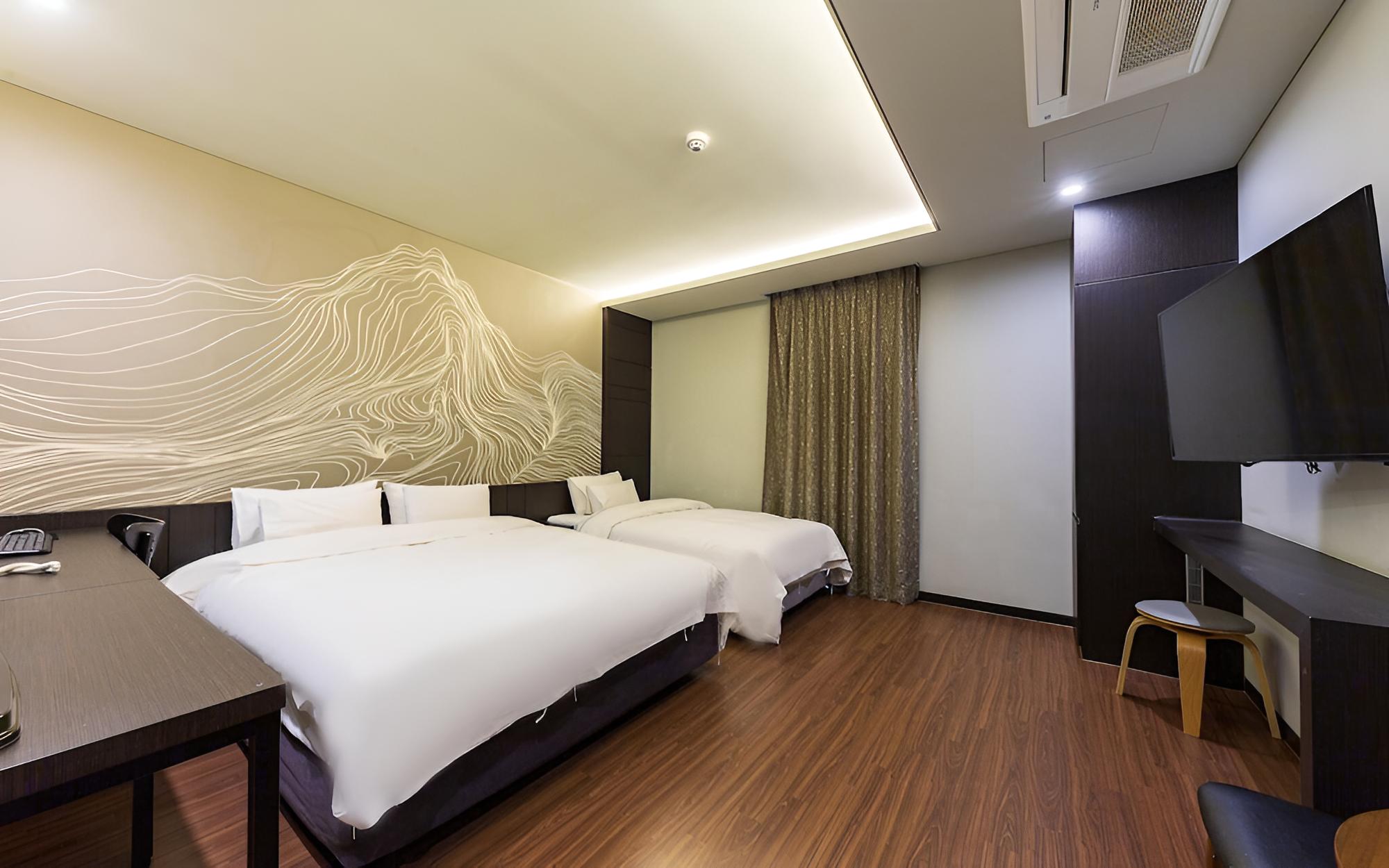 Room (Twin (10000 won will be charged for a)