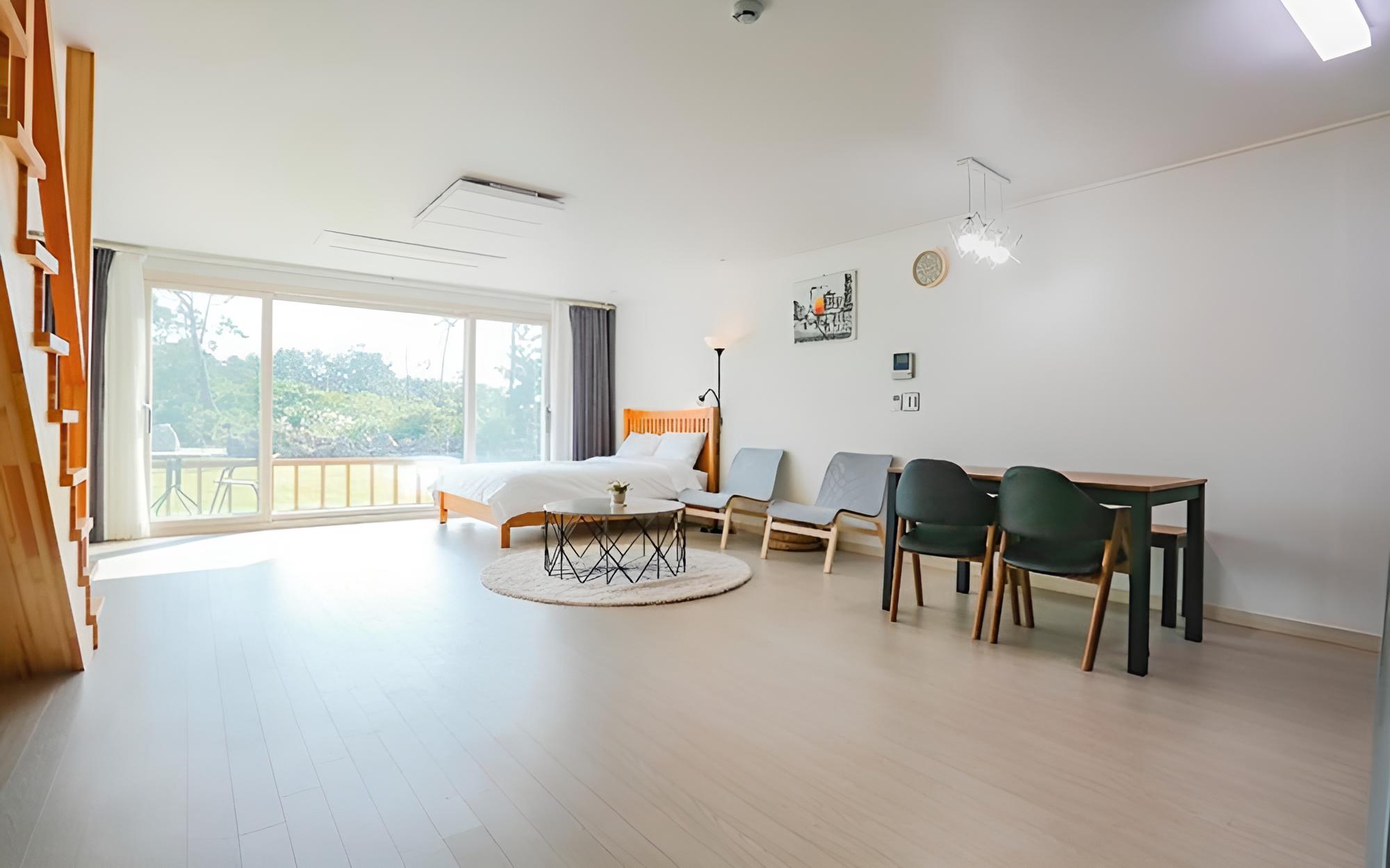 Room (Room 102 (Double and Bed Room))