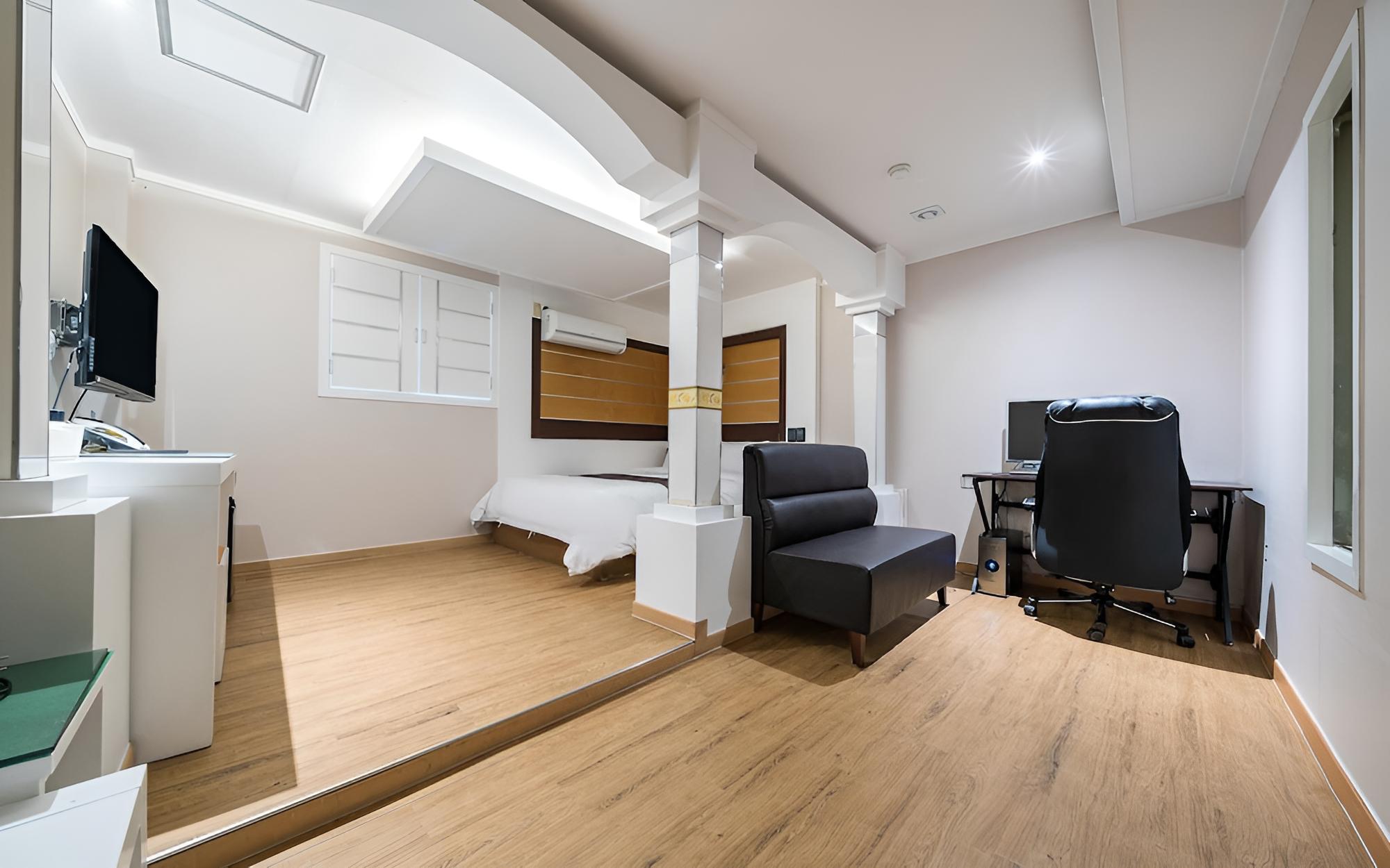 Room (Gaming room (1PC GTX2060))