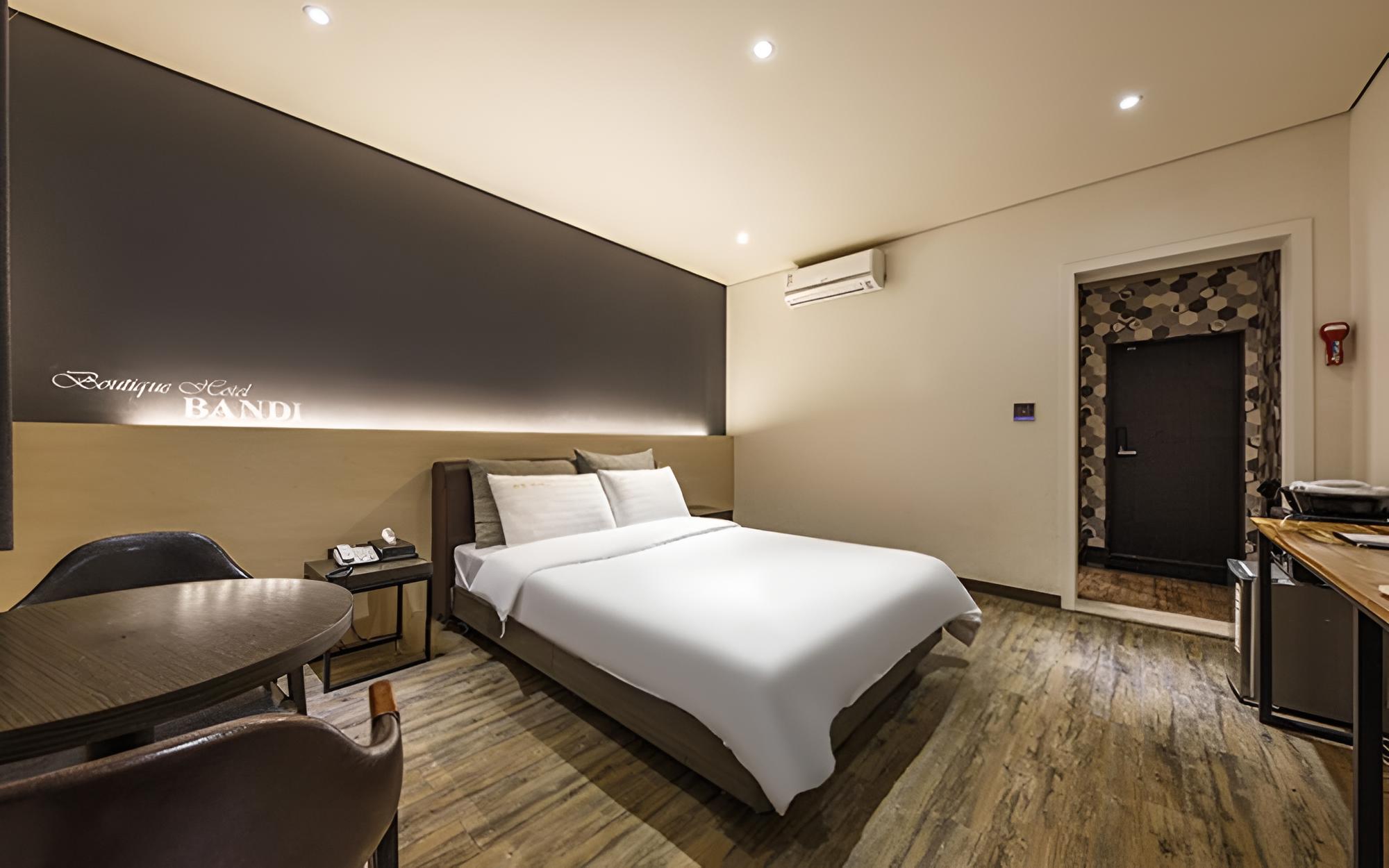 Room (Standard room / Jeju flight ticket + )