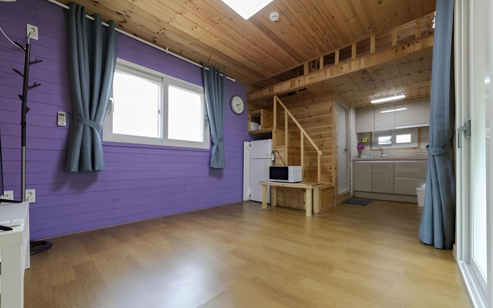 Room (Unshared House (Duplex))