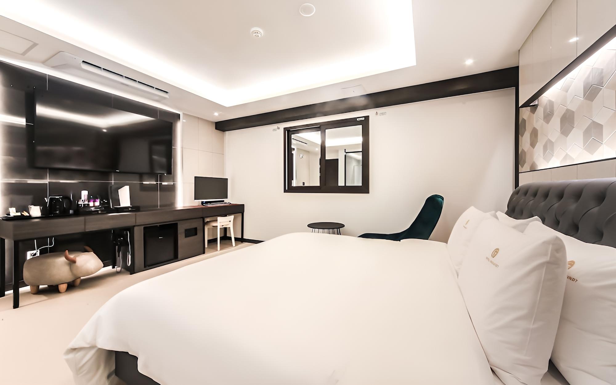 Room (Standard room (PC Netflix available a) - Photo 9