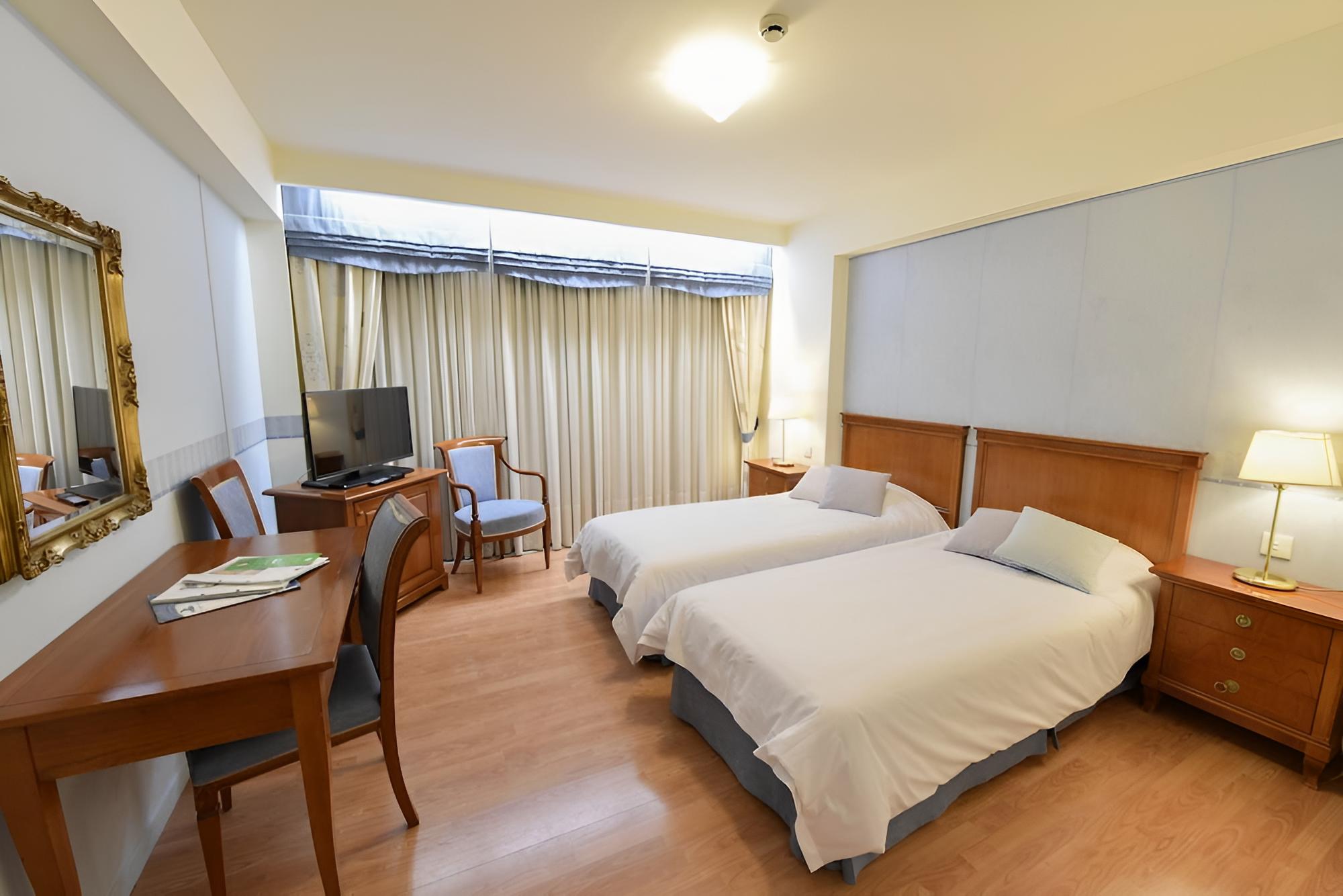 Standard Double Room, Partial Sea View photo 3