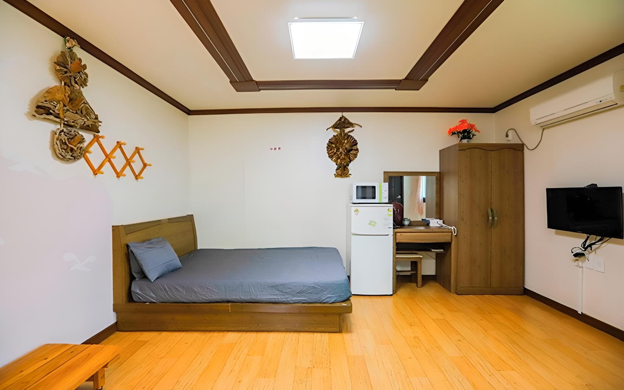 Room (Sunflower) photo 1