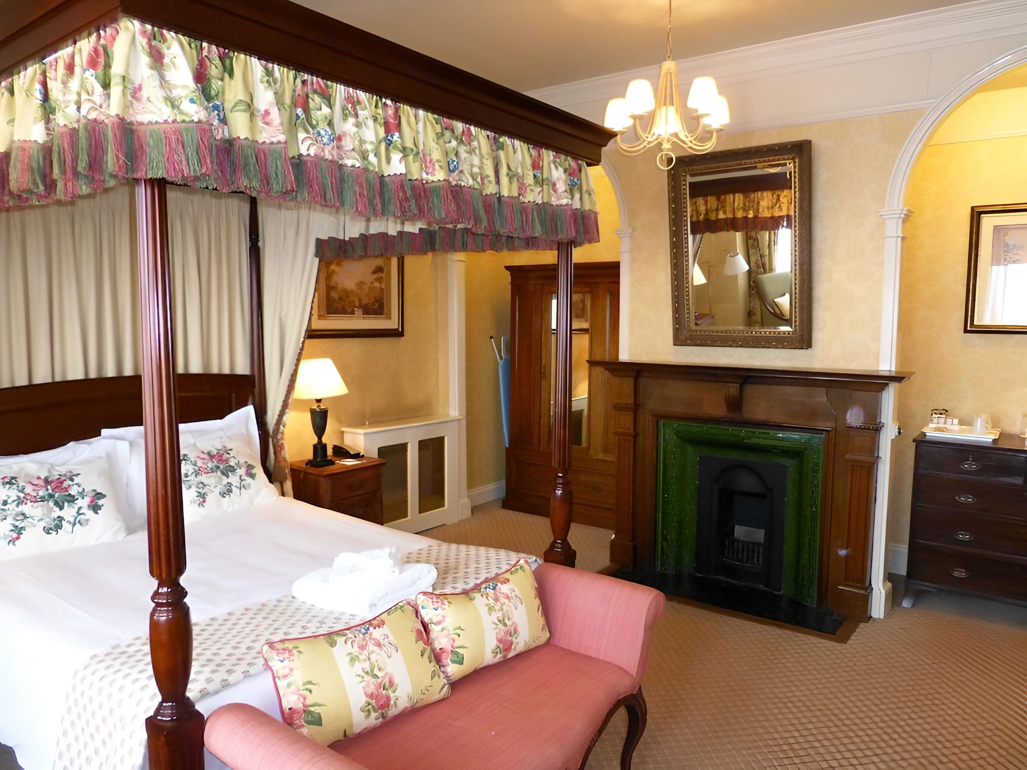 Double Room (Four Poster) photo 3