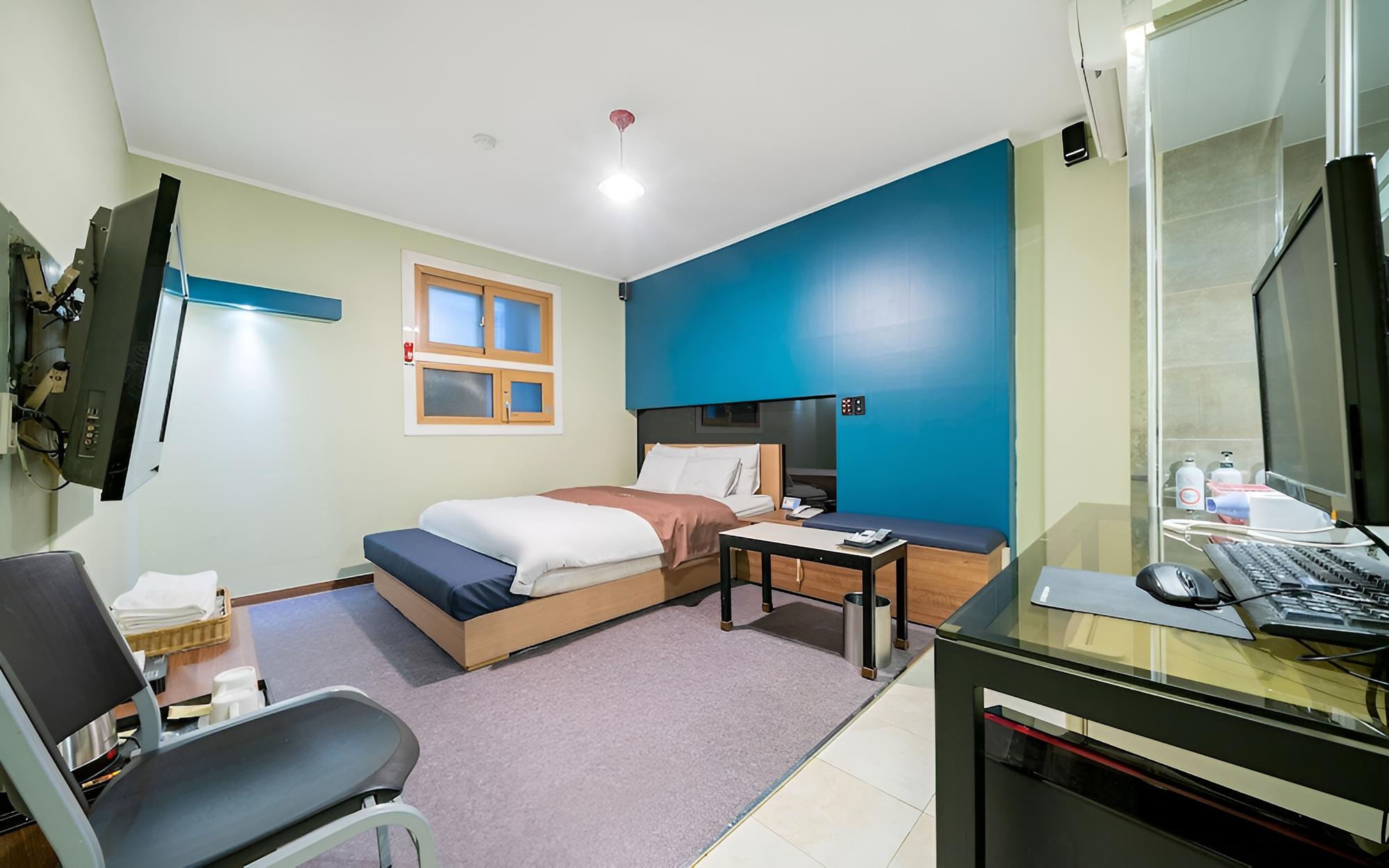 Room (Standard Room) - Photo 3