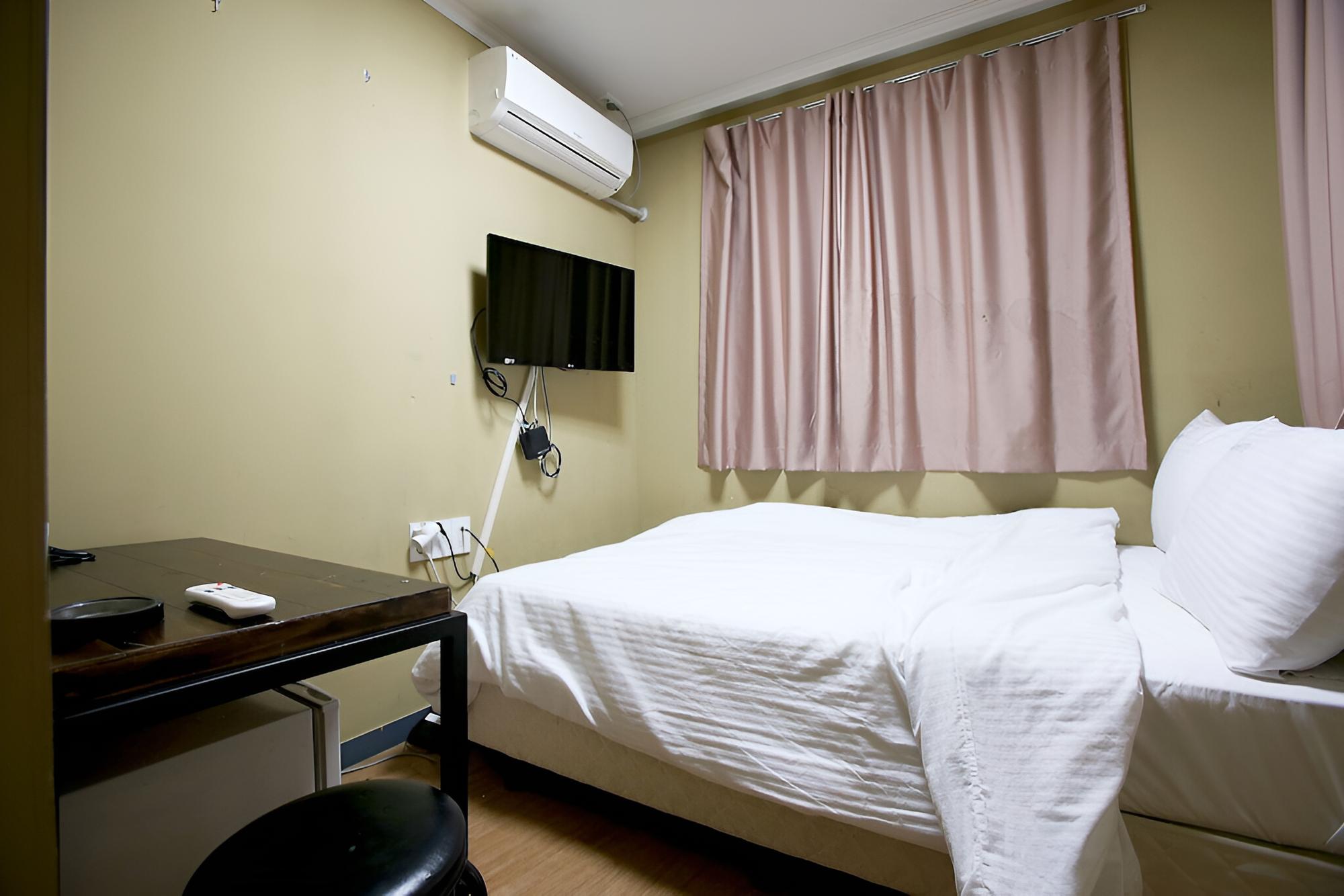 Room (Standard Room)